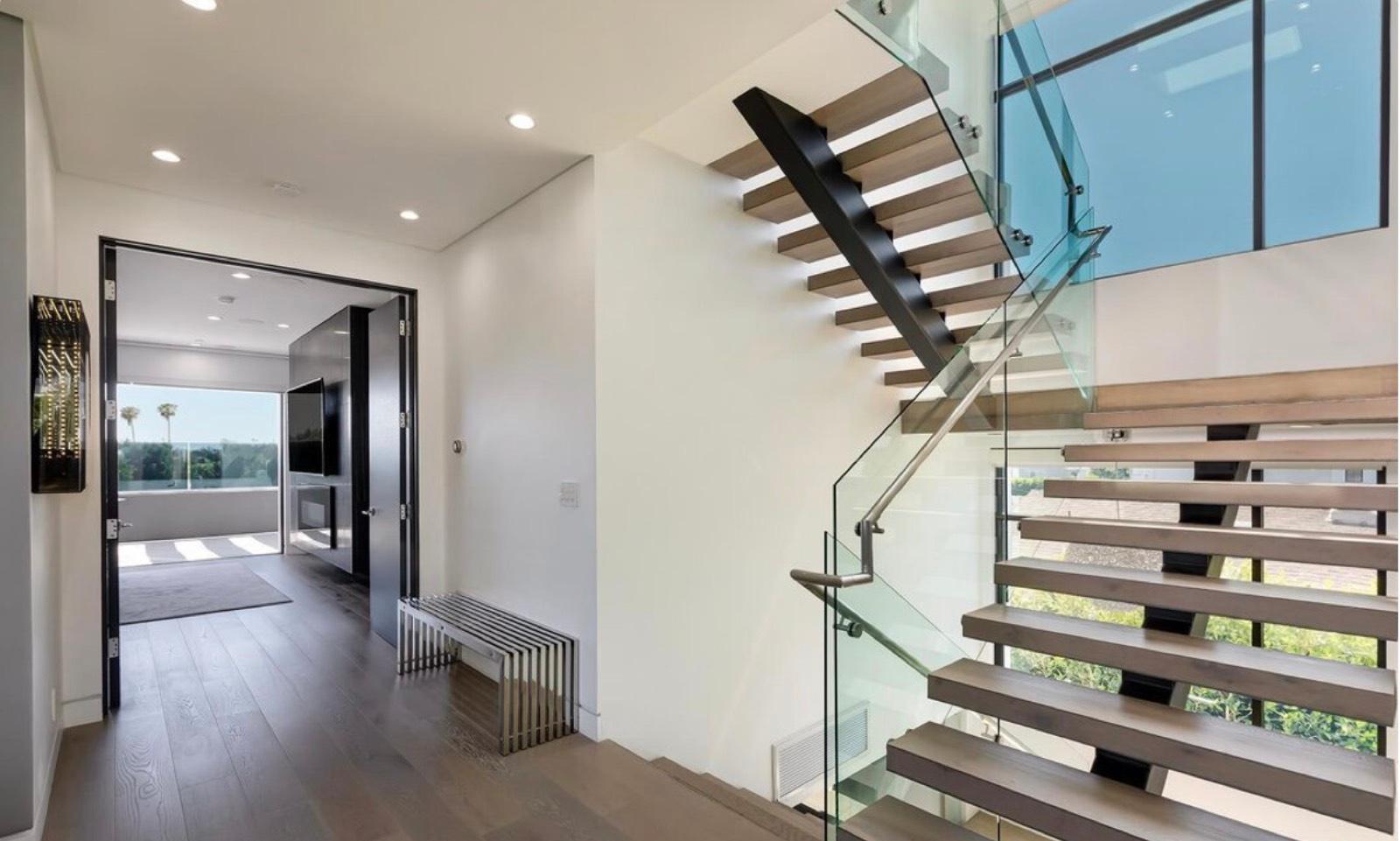 NF S Modern Bachelor Pad — photo 4
