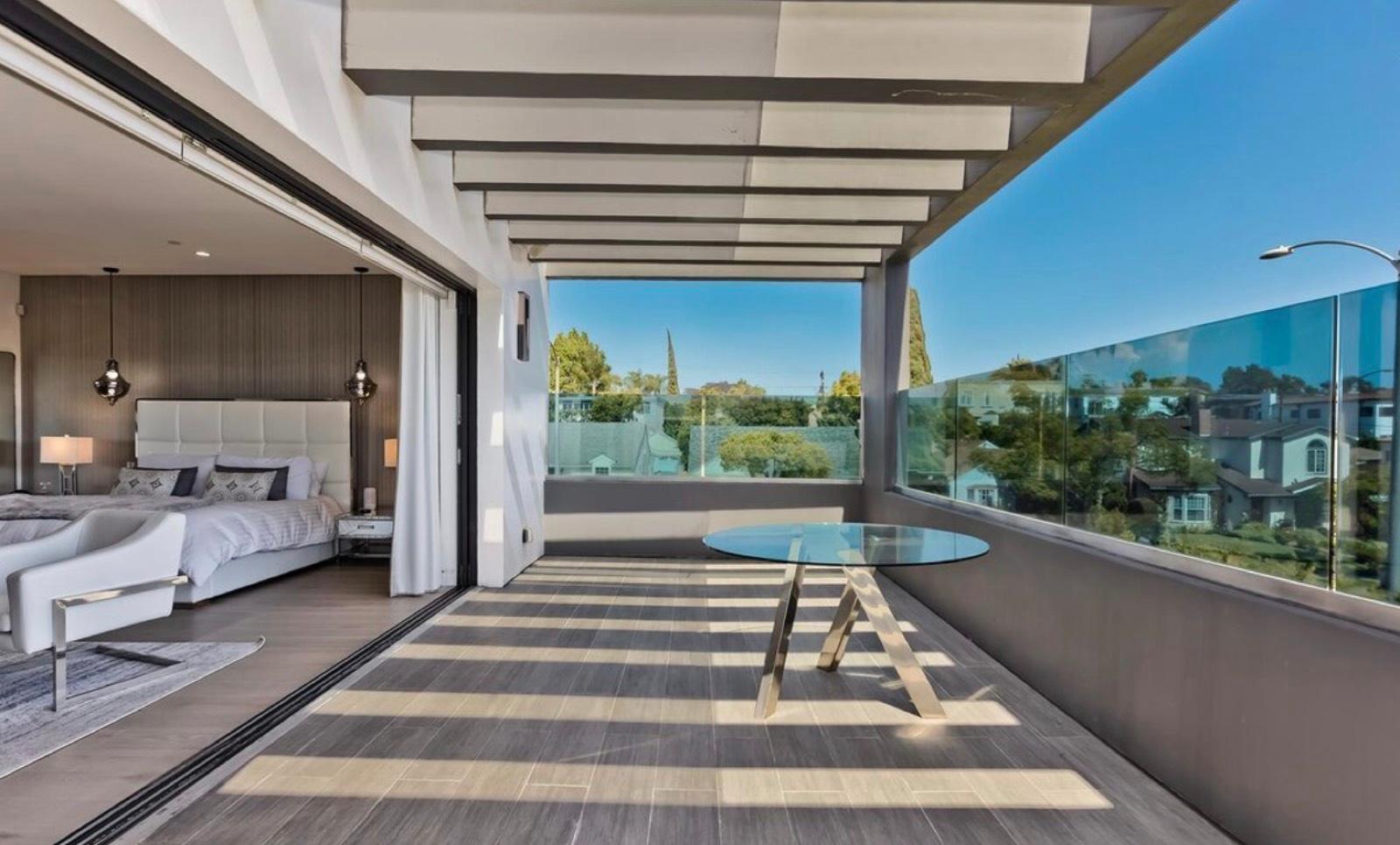 NF S Modern Bachelor Pad — photo 7