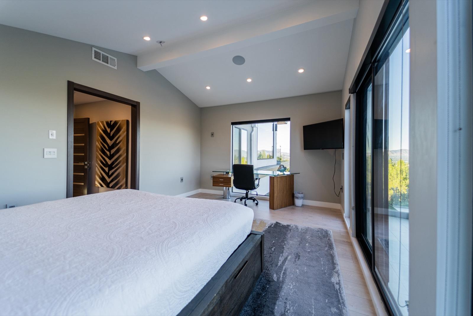 NF's Tarzana Mod View — photo 6