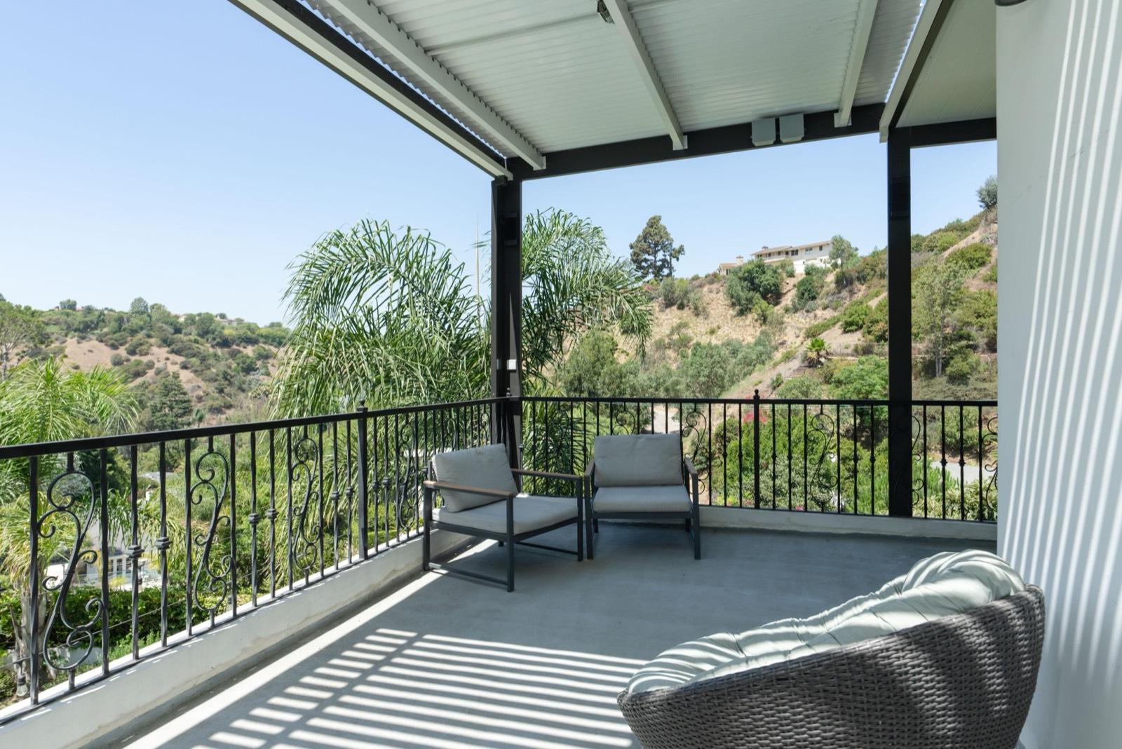 NG Spacious Mod Abode — photo 5