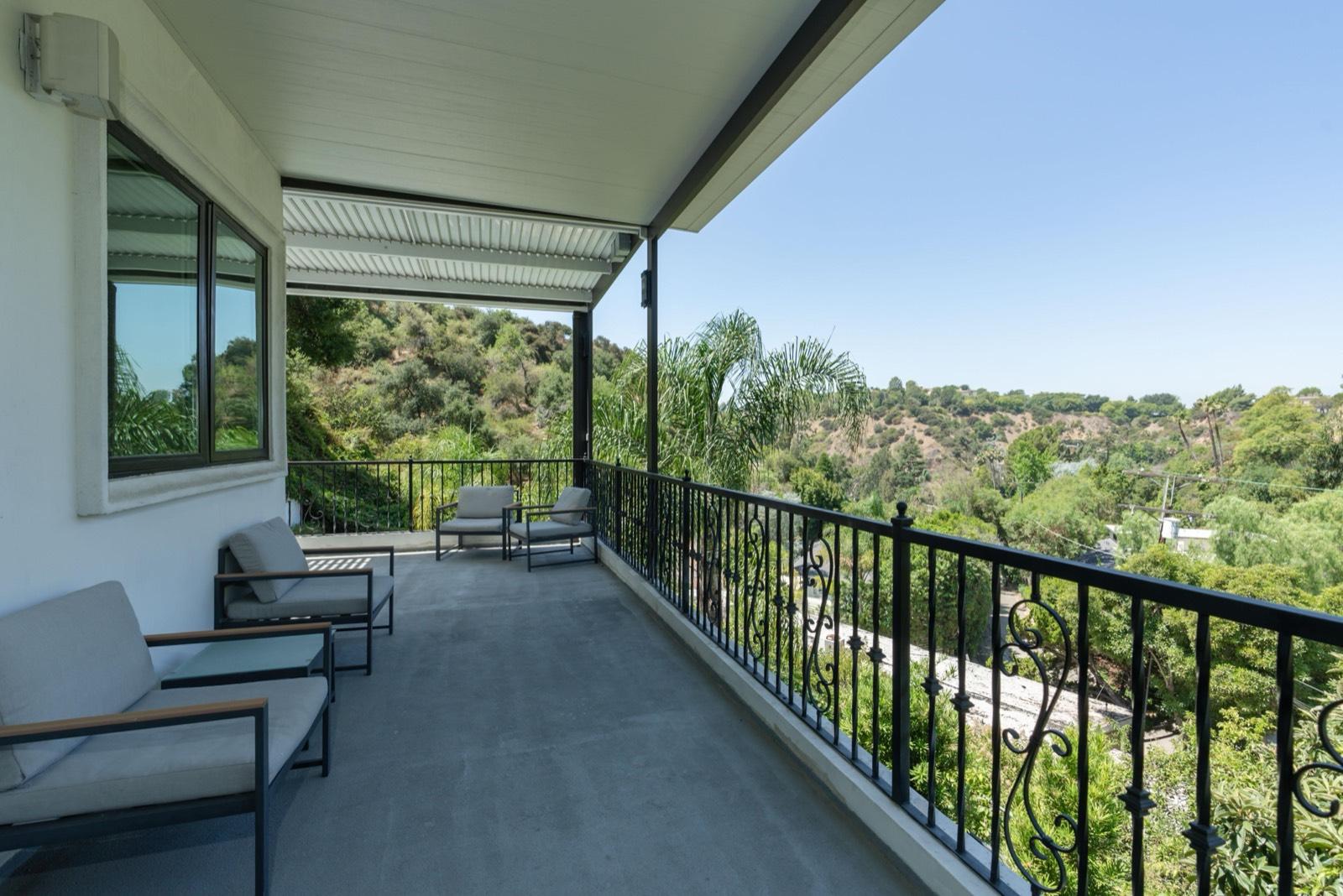 NG Spacious Mod Abode — photo 8