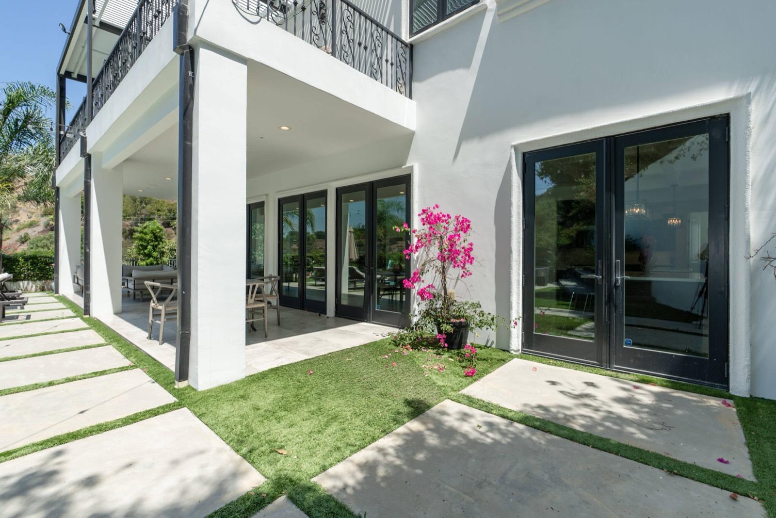 NG Spacious Mod Abode — photo 10