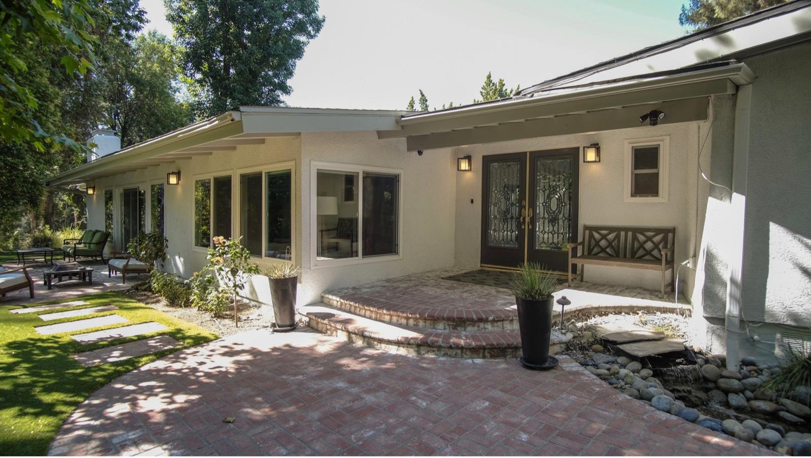 NK Tarzana Home — photo 1