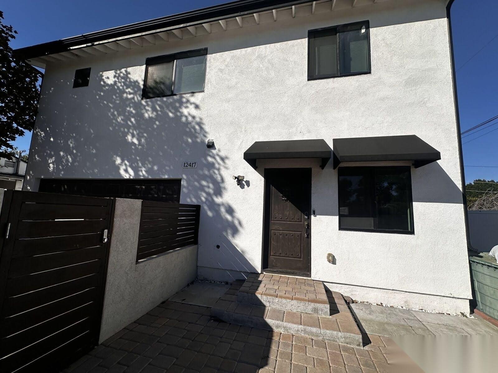 north hollywood town home — photo 4