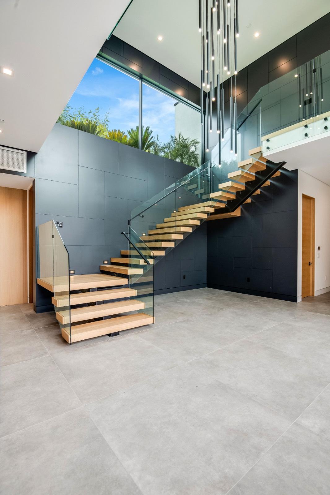 NP's Valley Modern Sports Home — photo 4