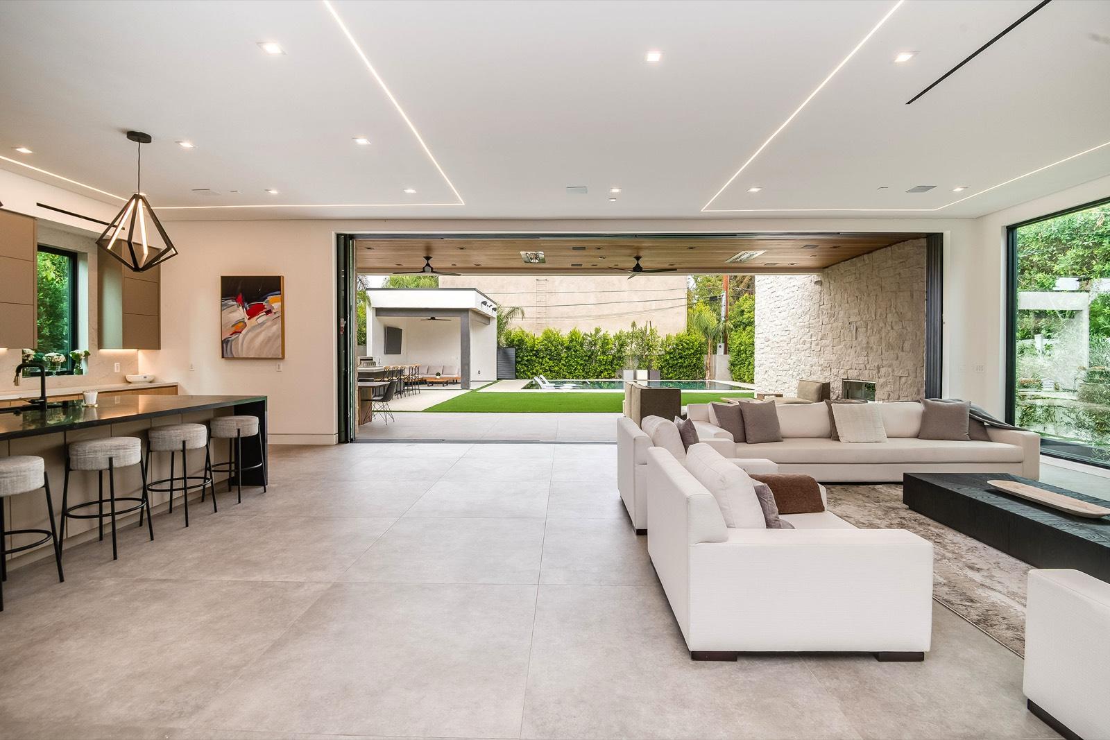 NP's Valley Modern Sports Home — photo 8