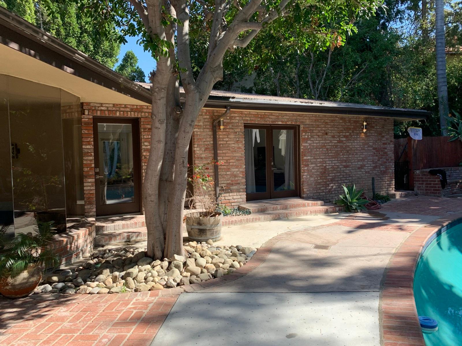 N's Brick Light Estate — photo 6