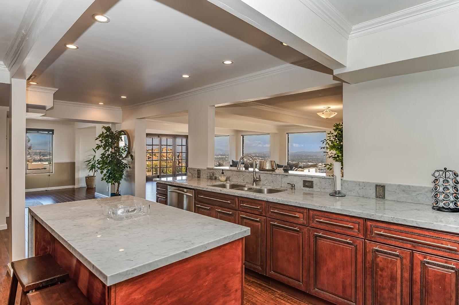 N's Chatsworth Ranch Manor — photo 2