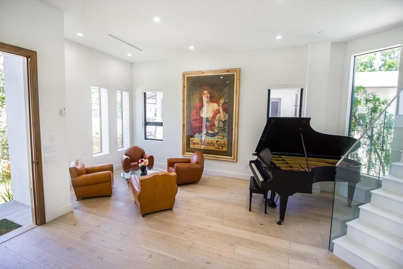 N's D Modern Bright Home — photo 2