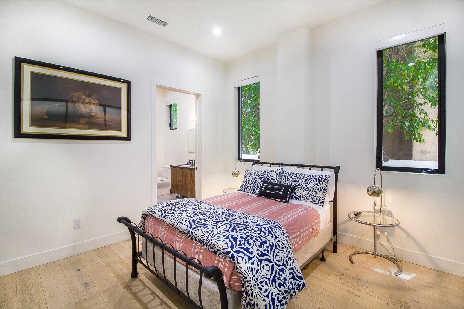 N's D Modern Bright Home — photo 12