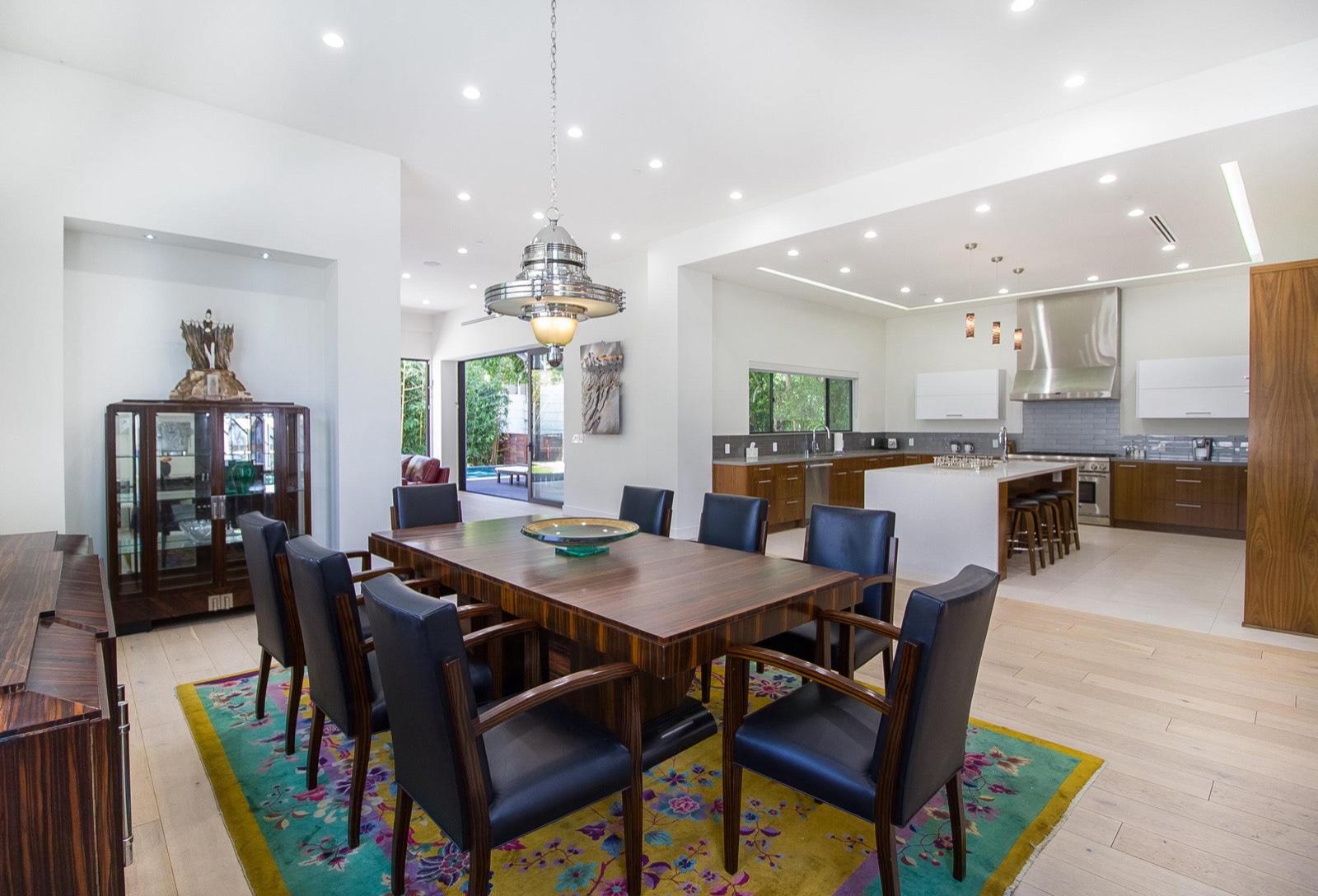 N's D Modern Bright Home — photo 4