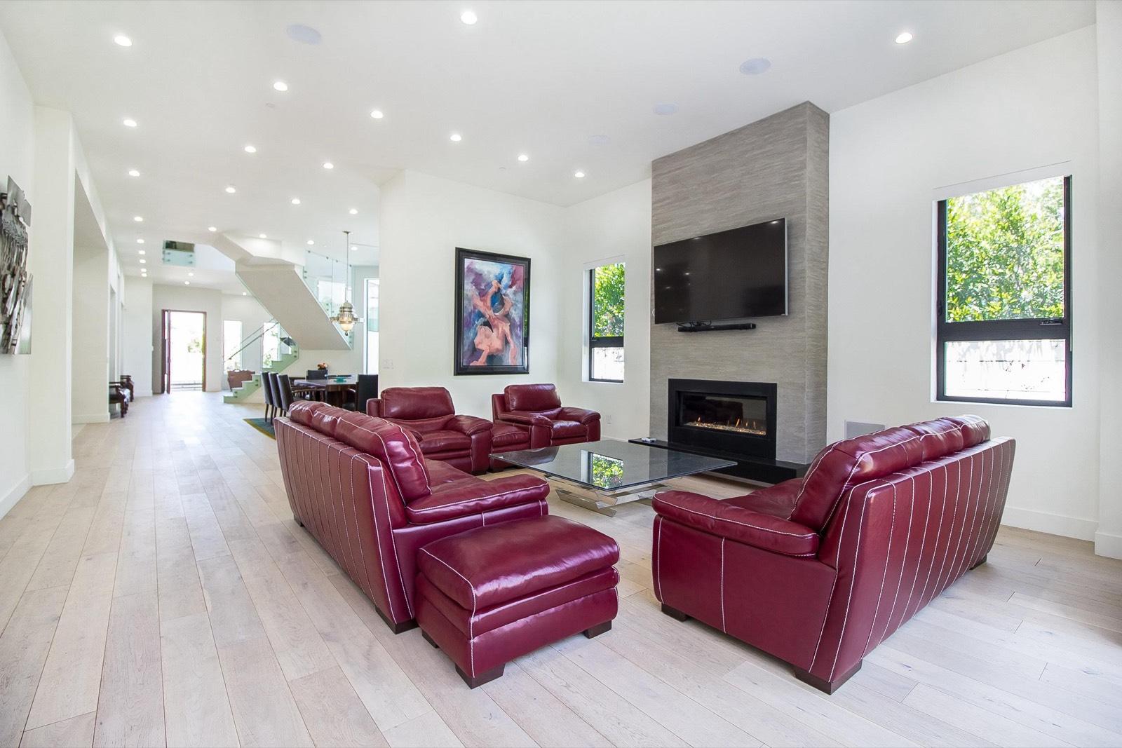 N's D Modern Bright Home — photo 9