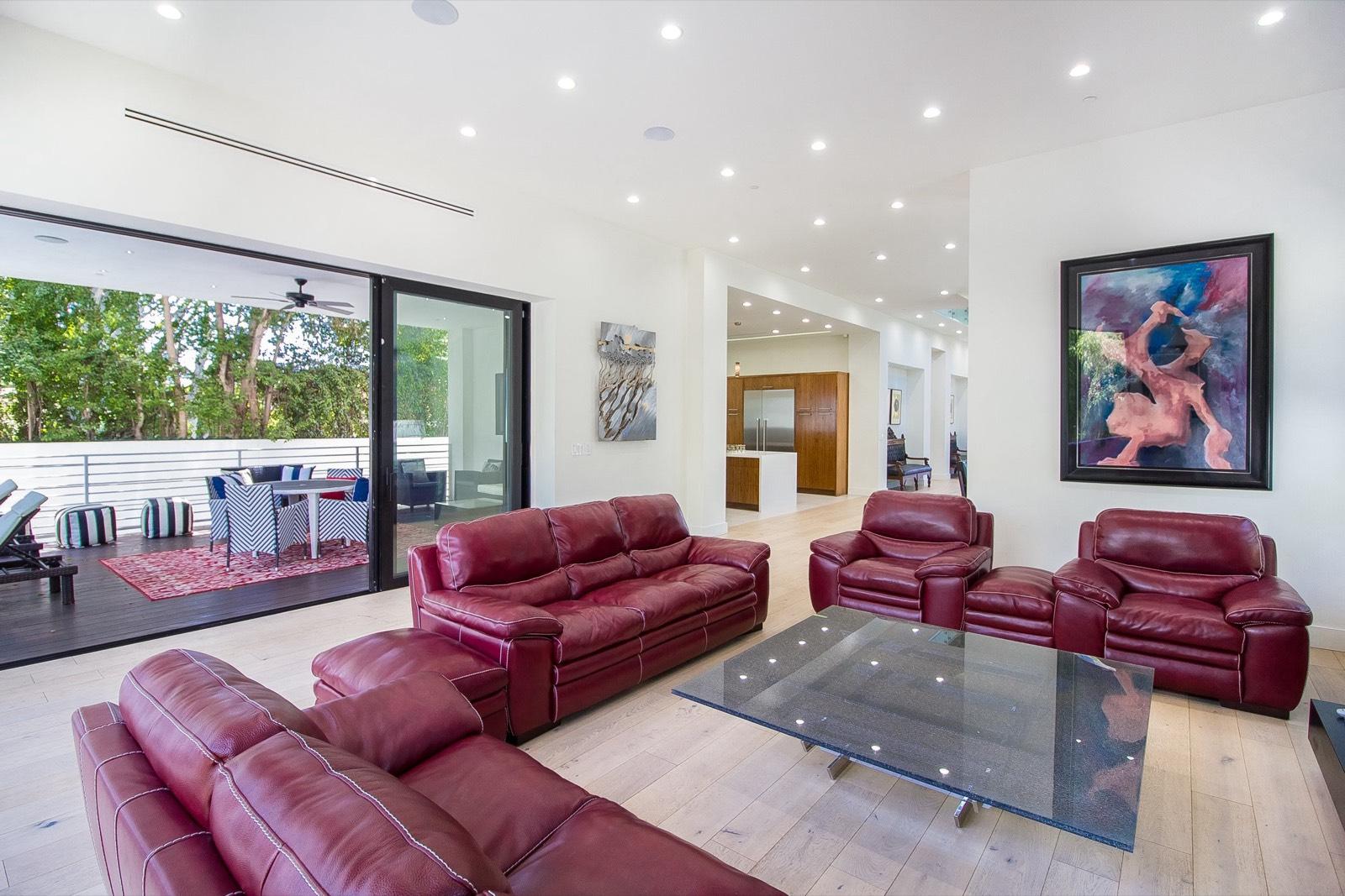 N's D Modern Bright Home — photo 10