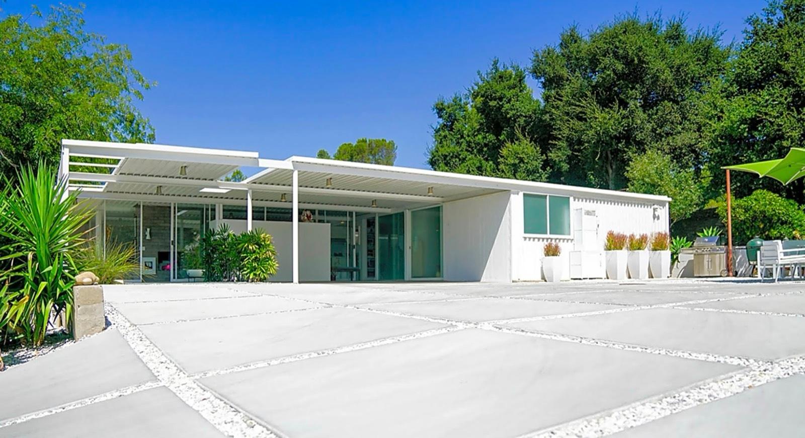 N's Midcentury Hill Home — photo 3
