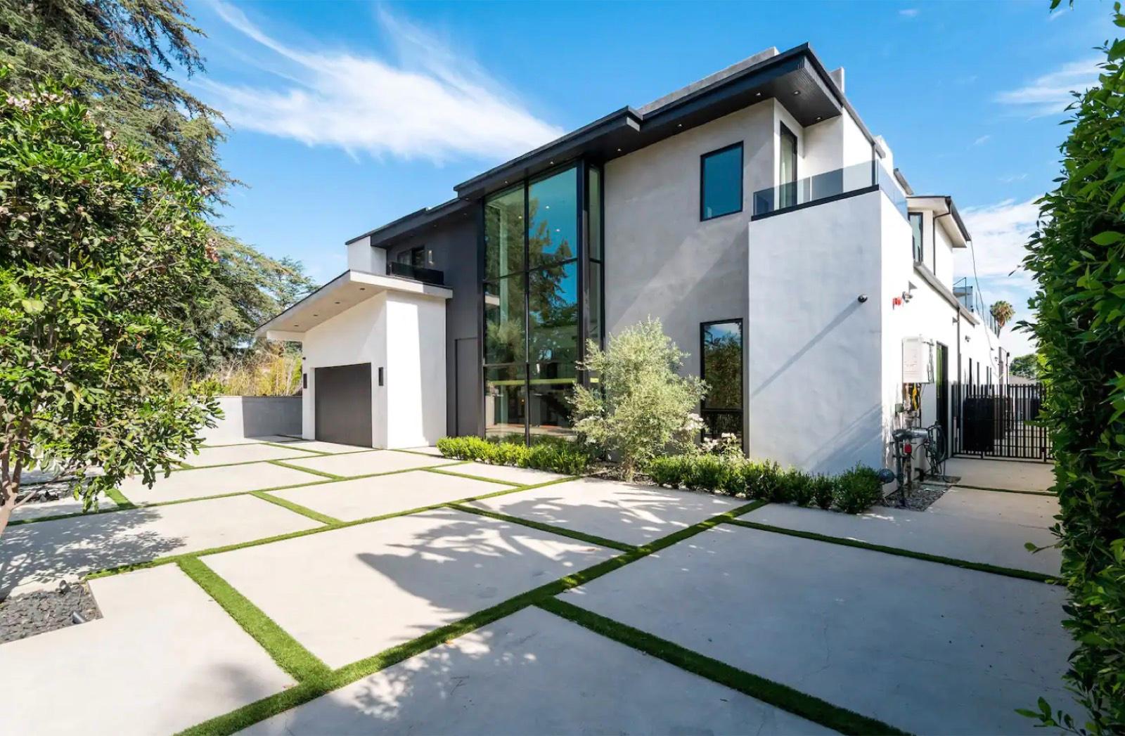N's Modern Tech Mansion — photo 5