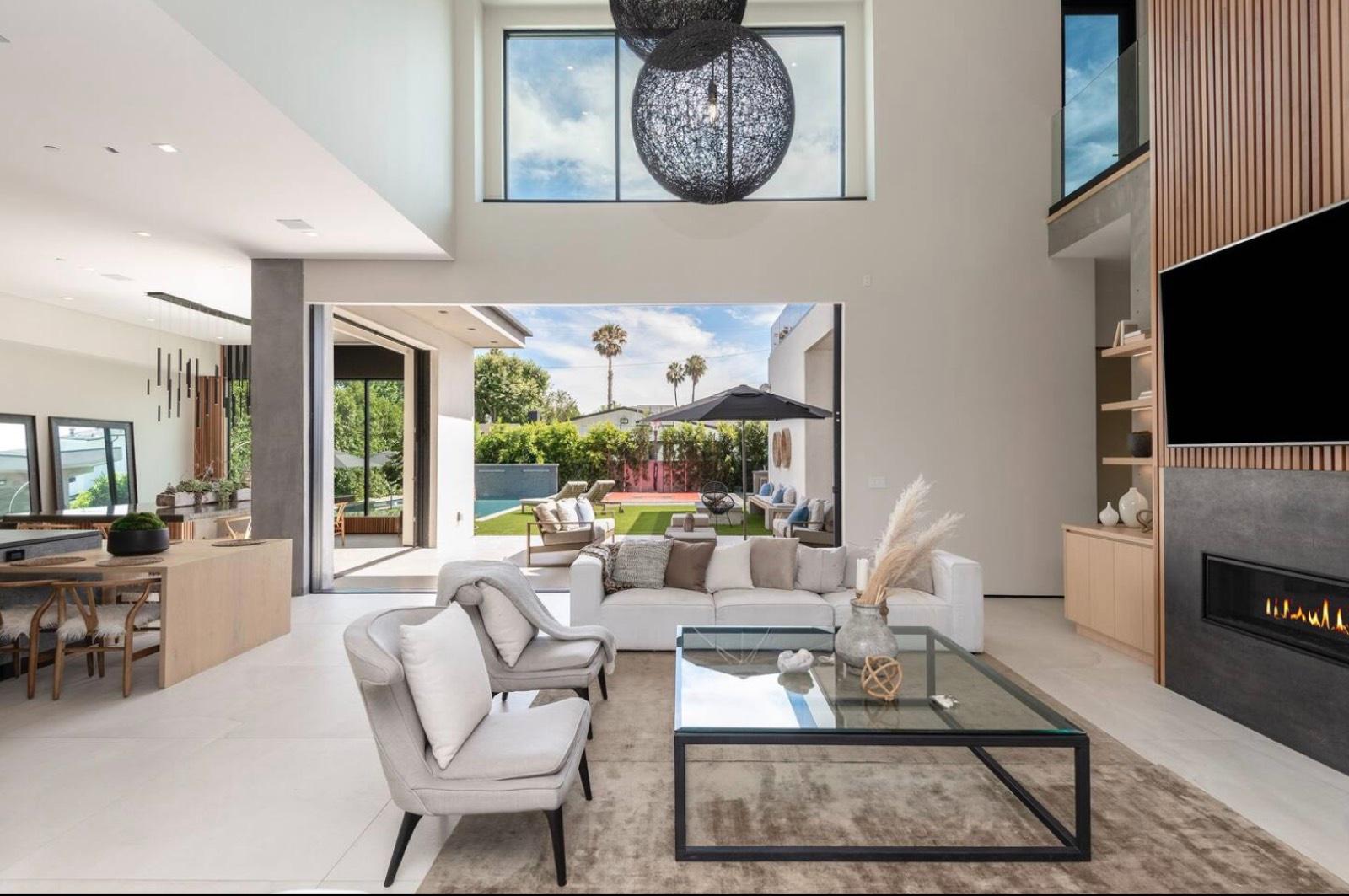 N's Modern Tech Mansion — photo 9