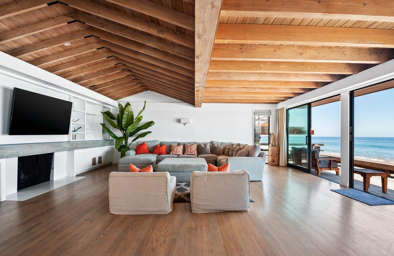 N's Oceanfront wood modern — photo 2
