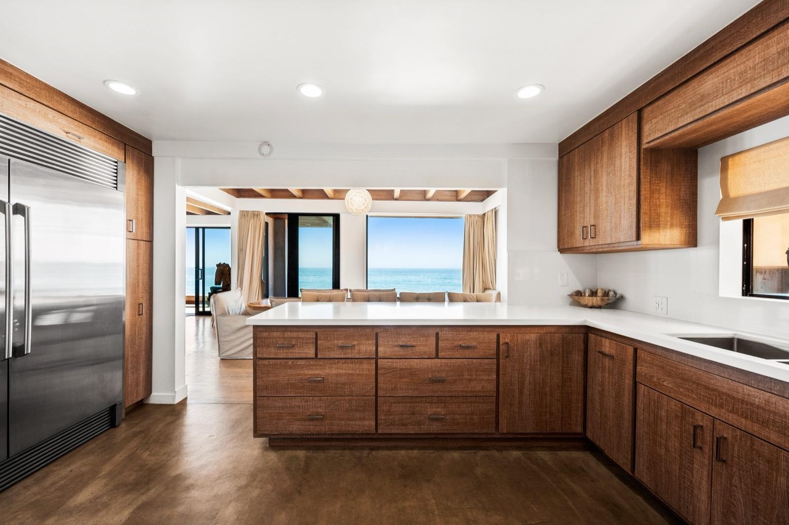 N's Oceanfront wood modern — photo 3