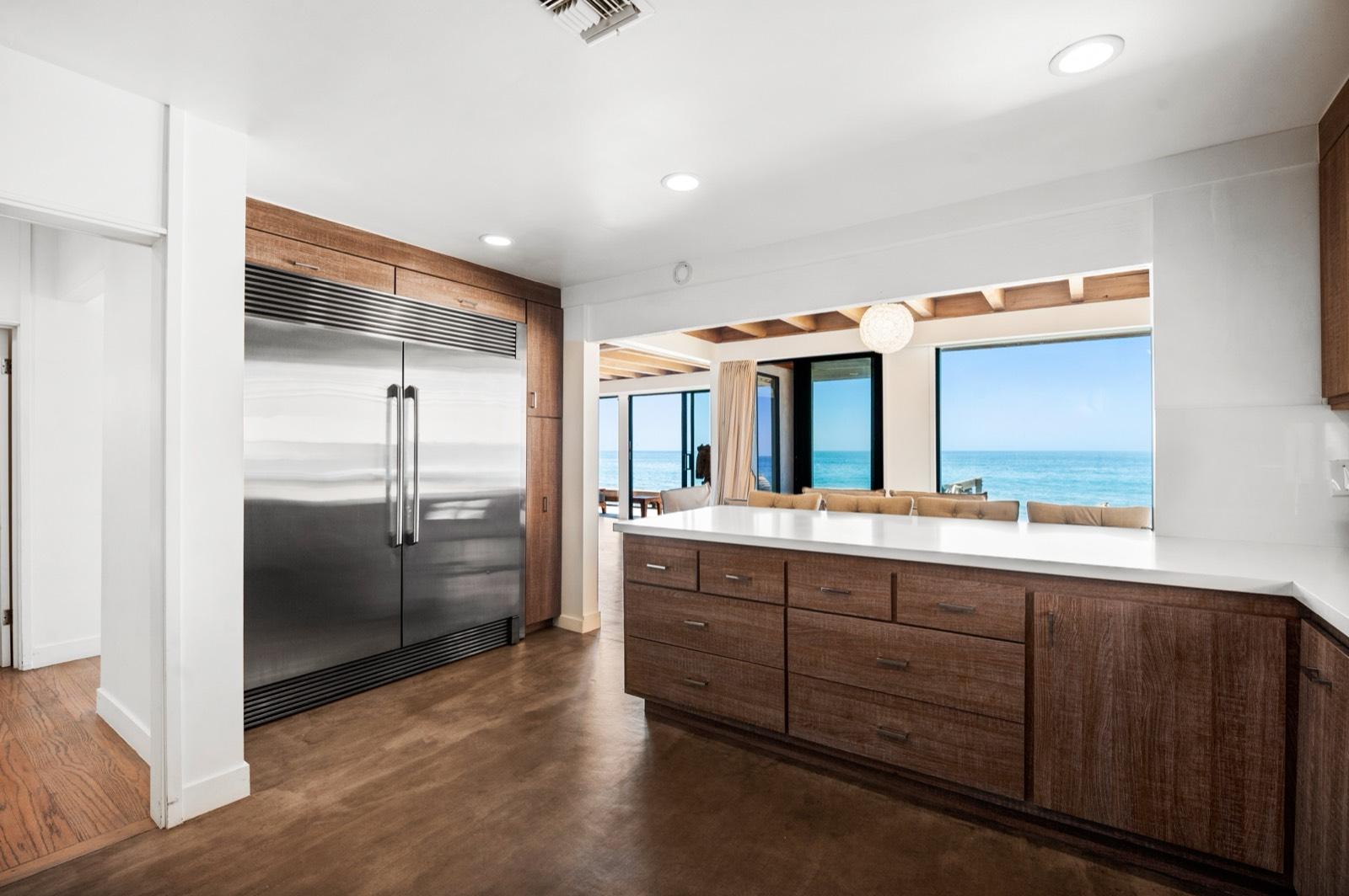 N's Oceanfront wood modern — photo 6