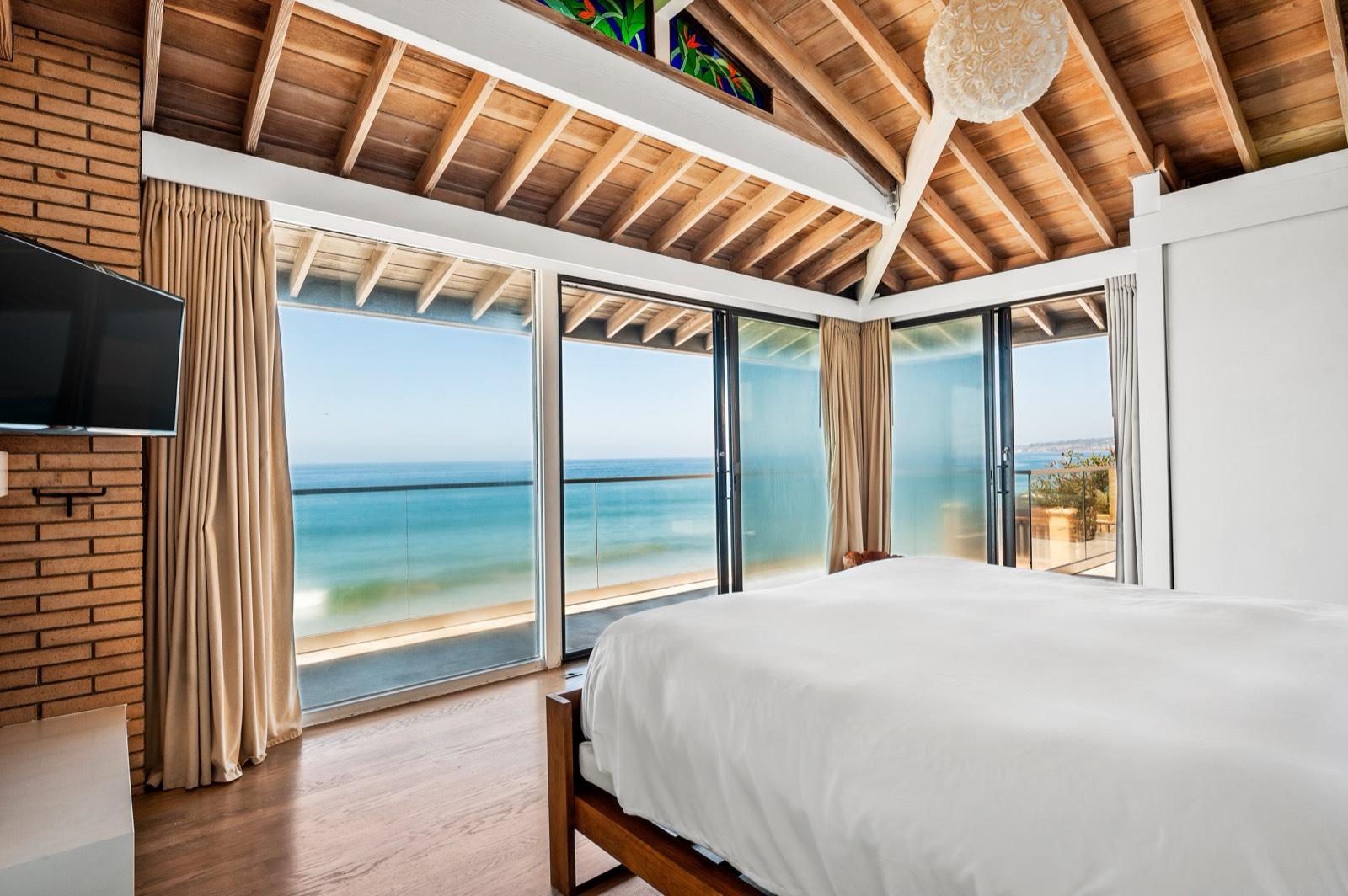 N's Oceanfront wood modern — photo 12