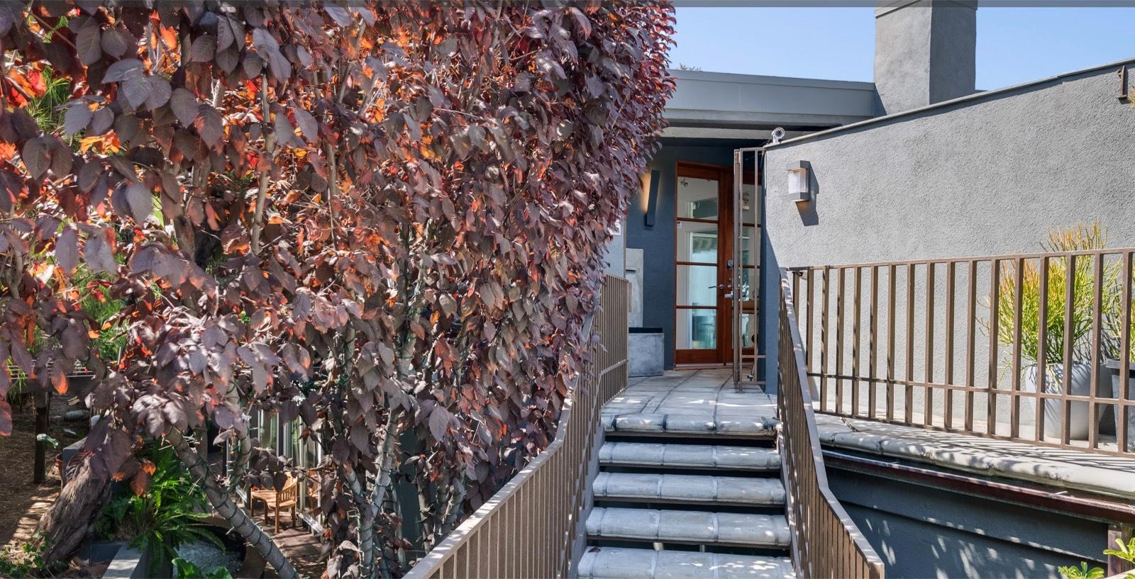 N's Valley View Treehouse — photo 3
