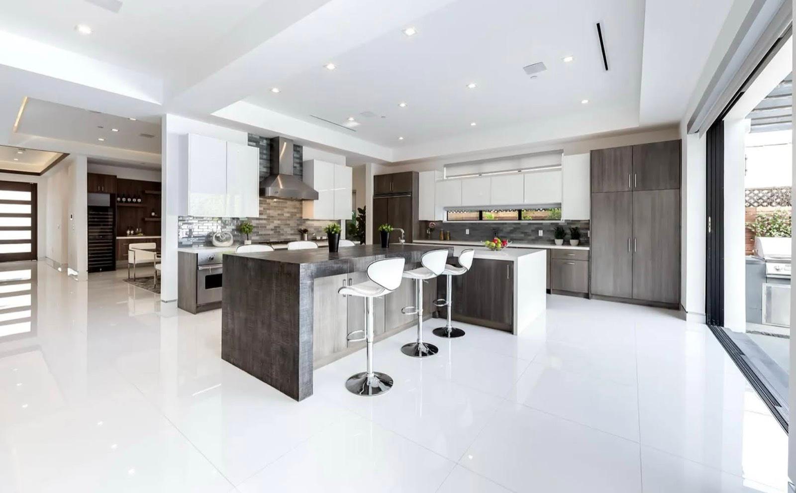 OB's Modern Wood Warmth Home — photo 3