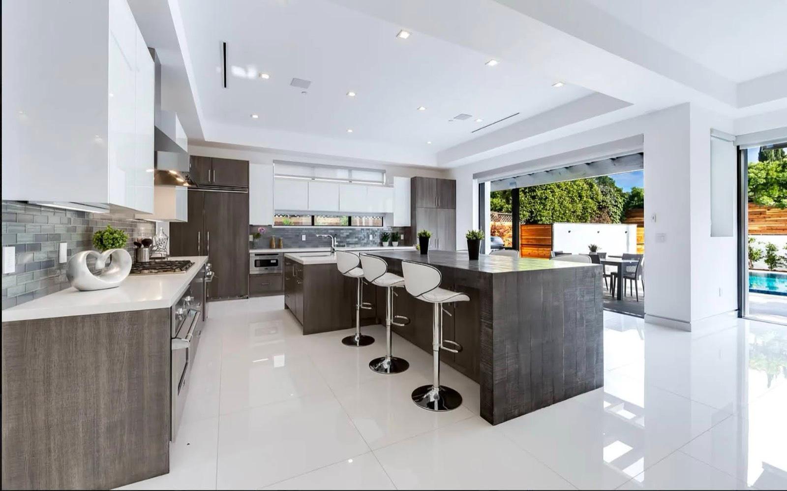 OB's Modern Wood Warmth Home — photo 4