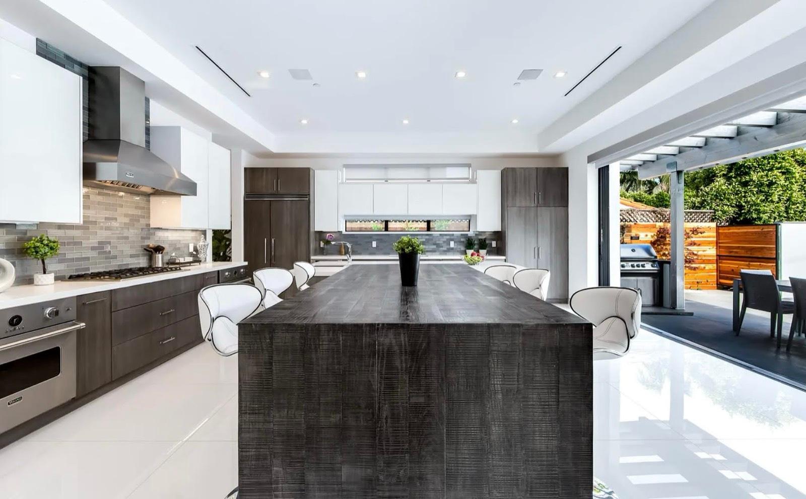 OB's Modern Wood Warmth Home — photo 5