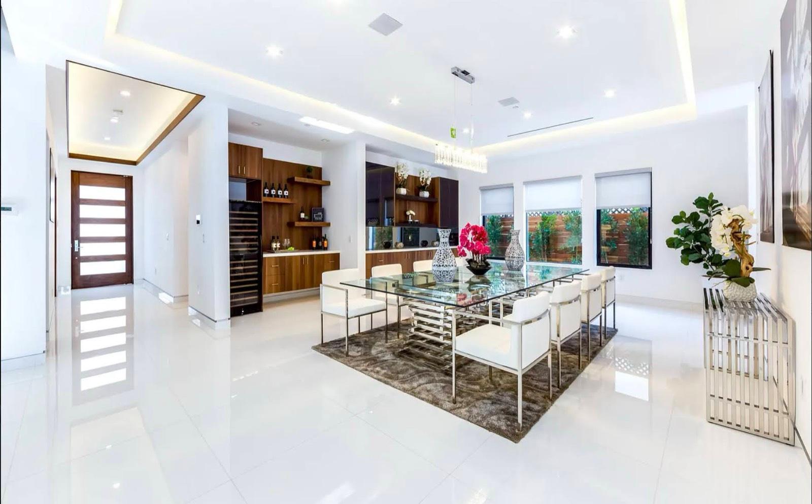 OB's Modern Wood Warmth Home — photo 7