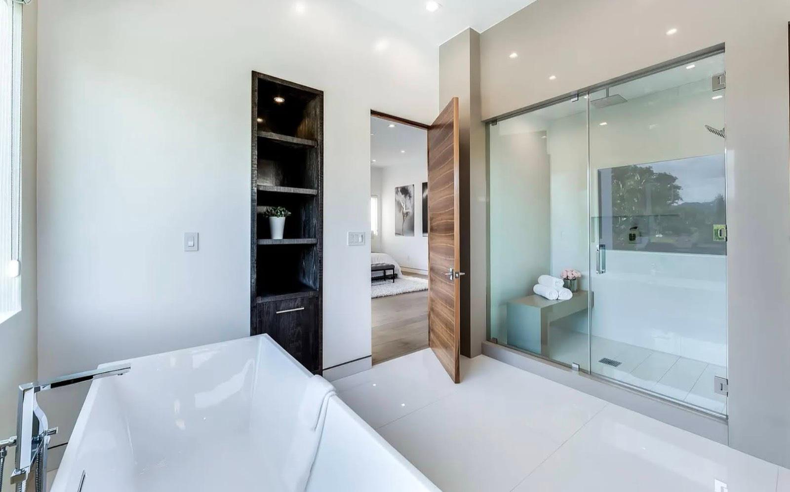 OB's Modern Wood Warmth Home — photo 10