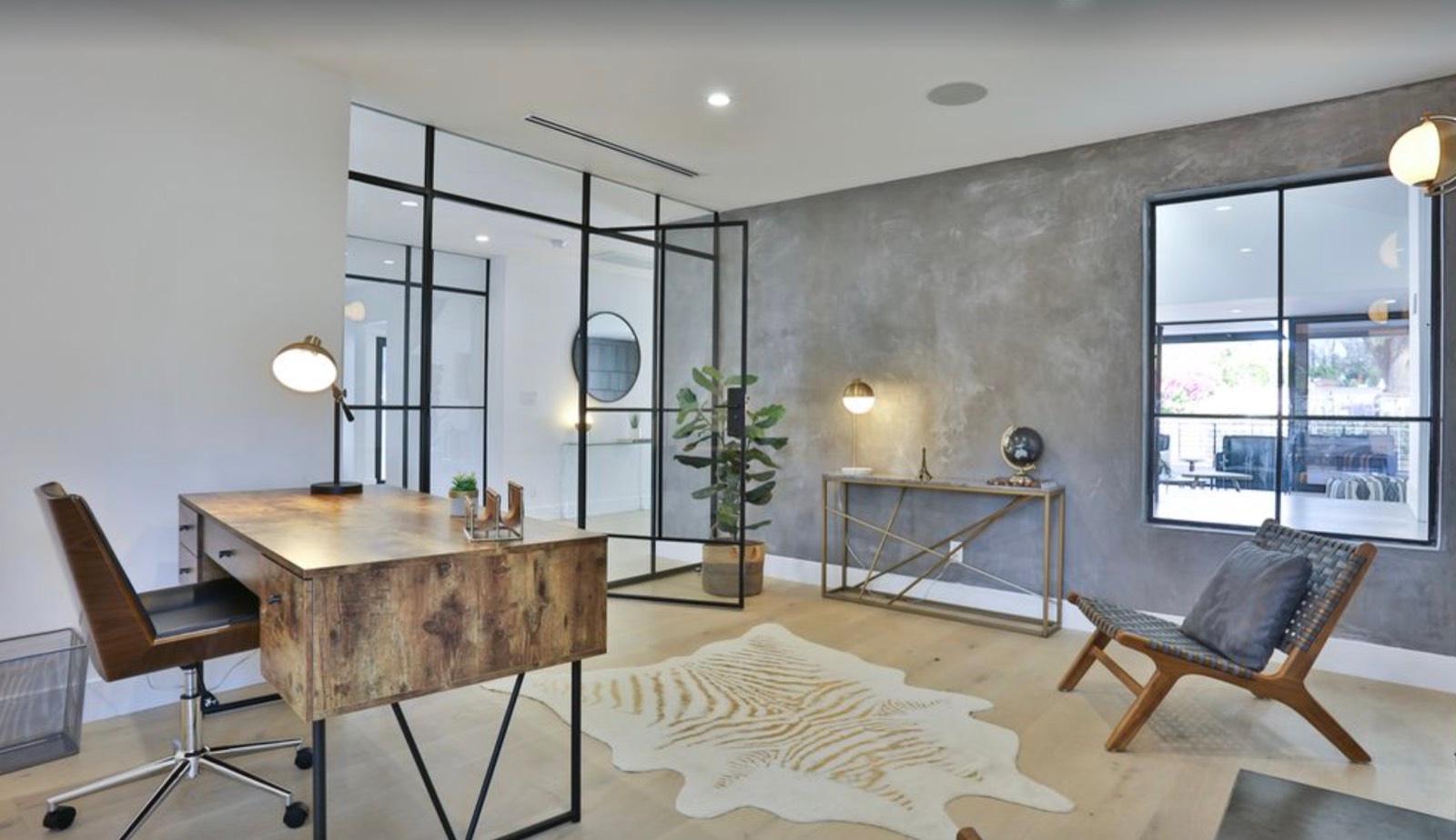 OK's Modern Venice Bungalow — photo 4