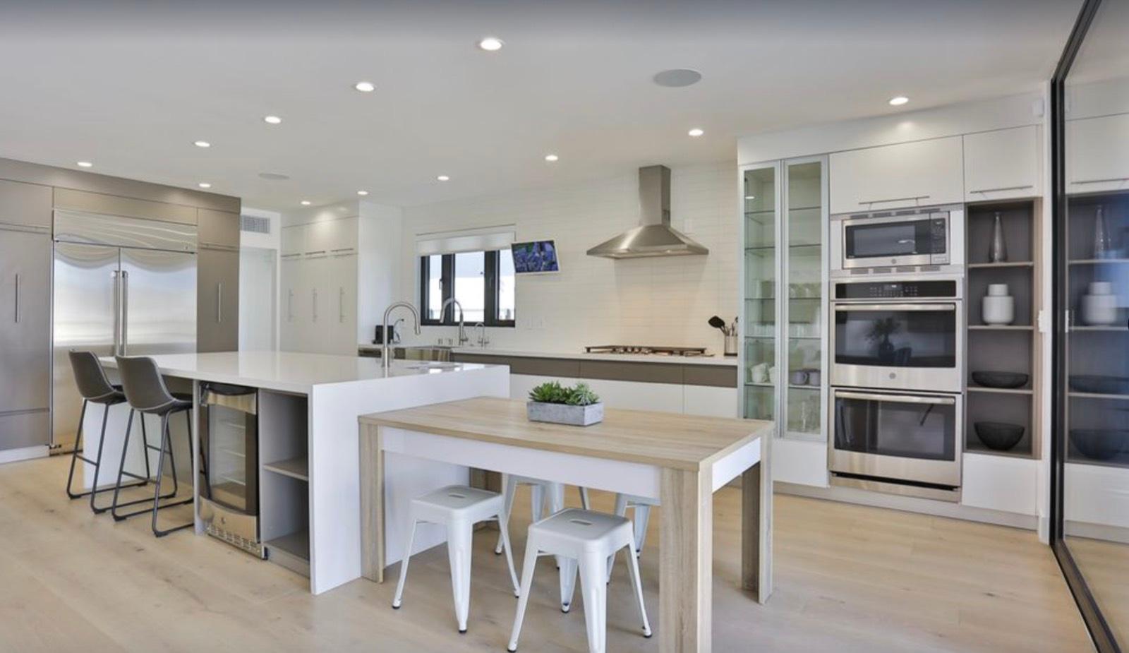 OK's Modern Venice Bungalow — photo 7