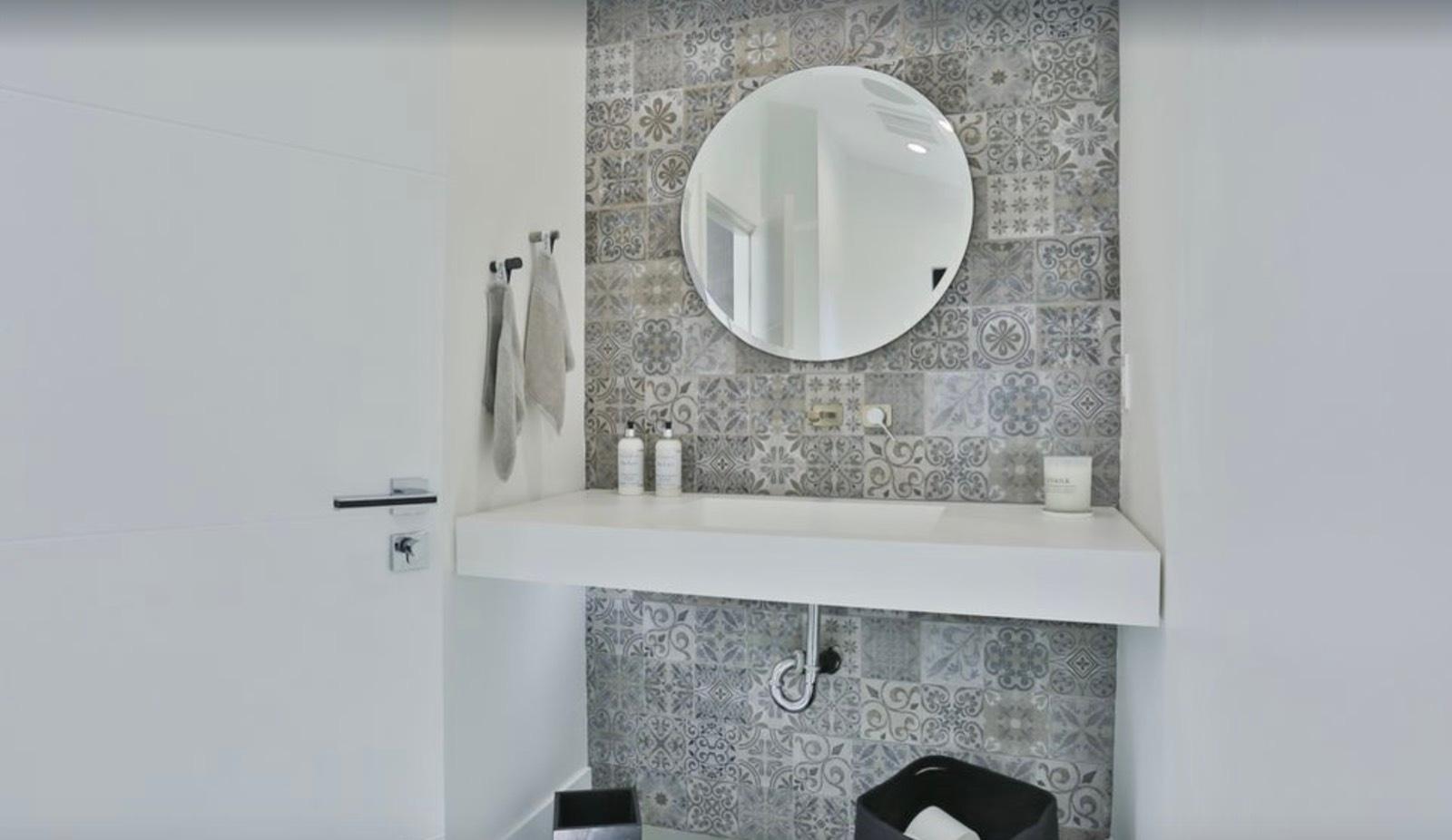 OK's Modern Venice Bungalow — photo 11
