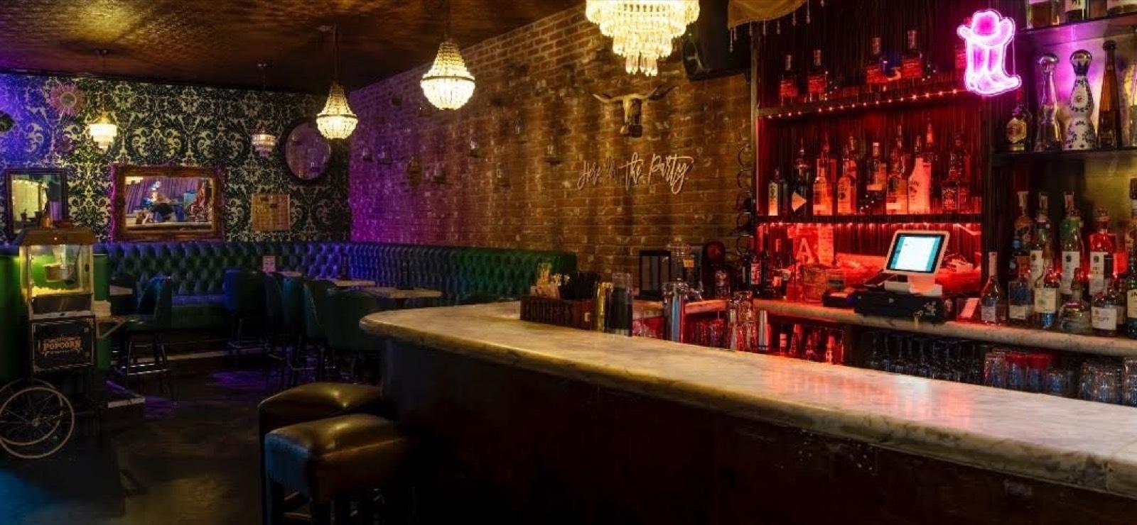 Old world cozy bar — photo 12