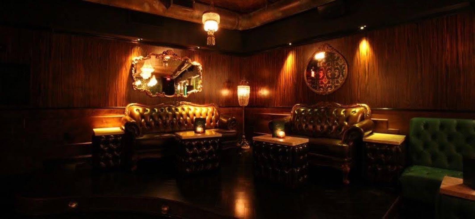 Old world cozy bar — photo 4