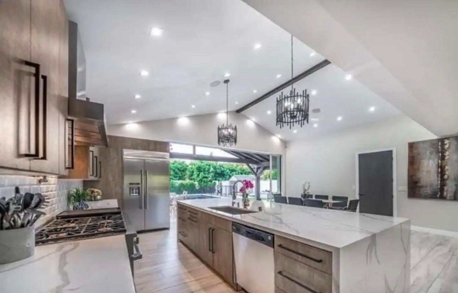 O's Modern Traditional Home — photo 7