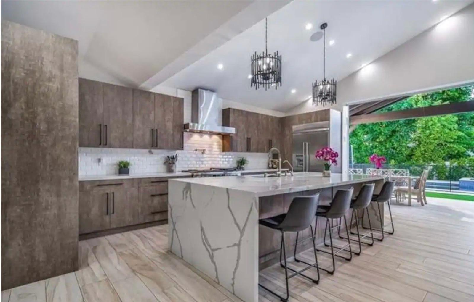 O's Modern Traditional Home — photo 8
