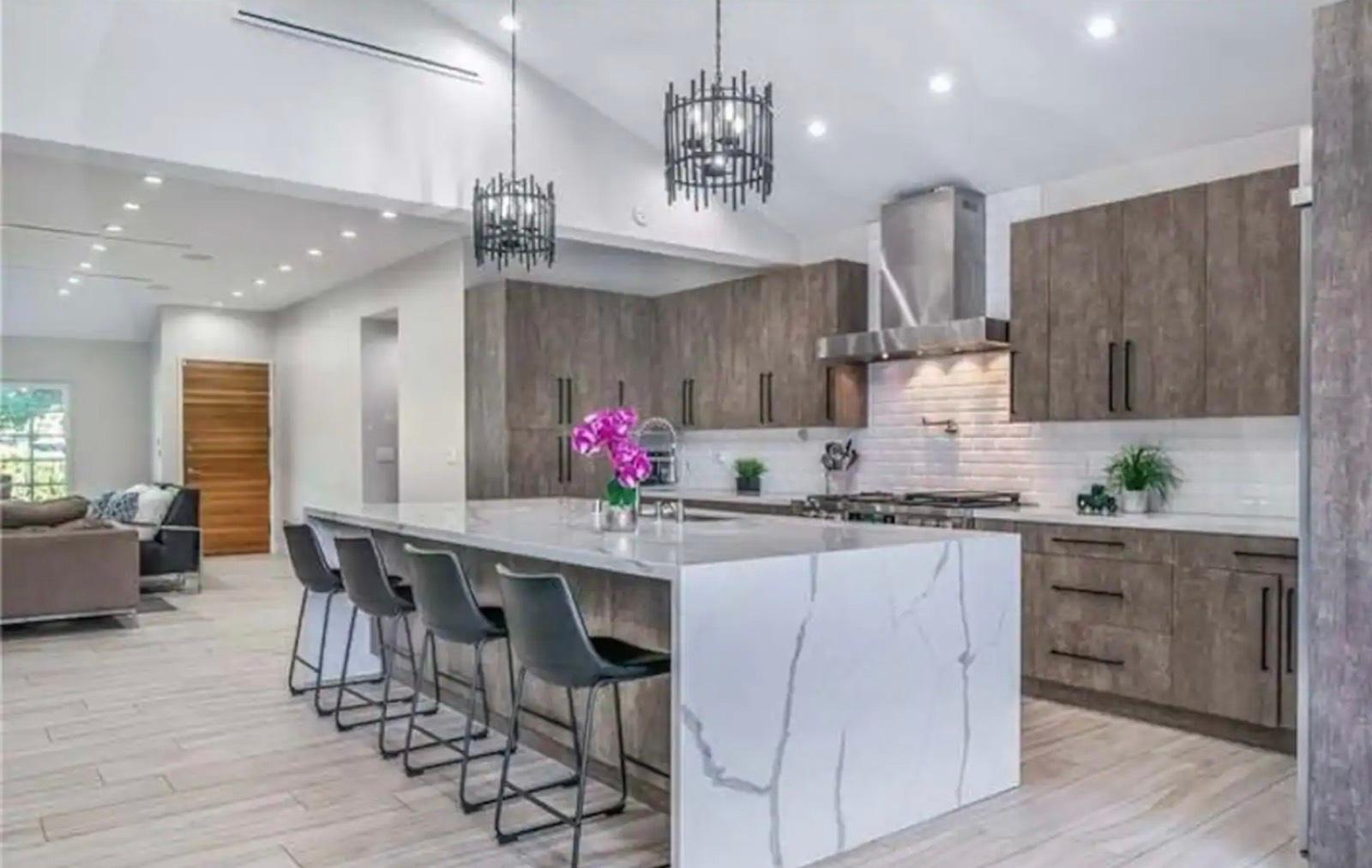 O's Modern Traditional Home — photo 10