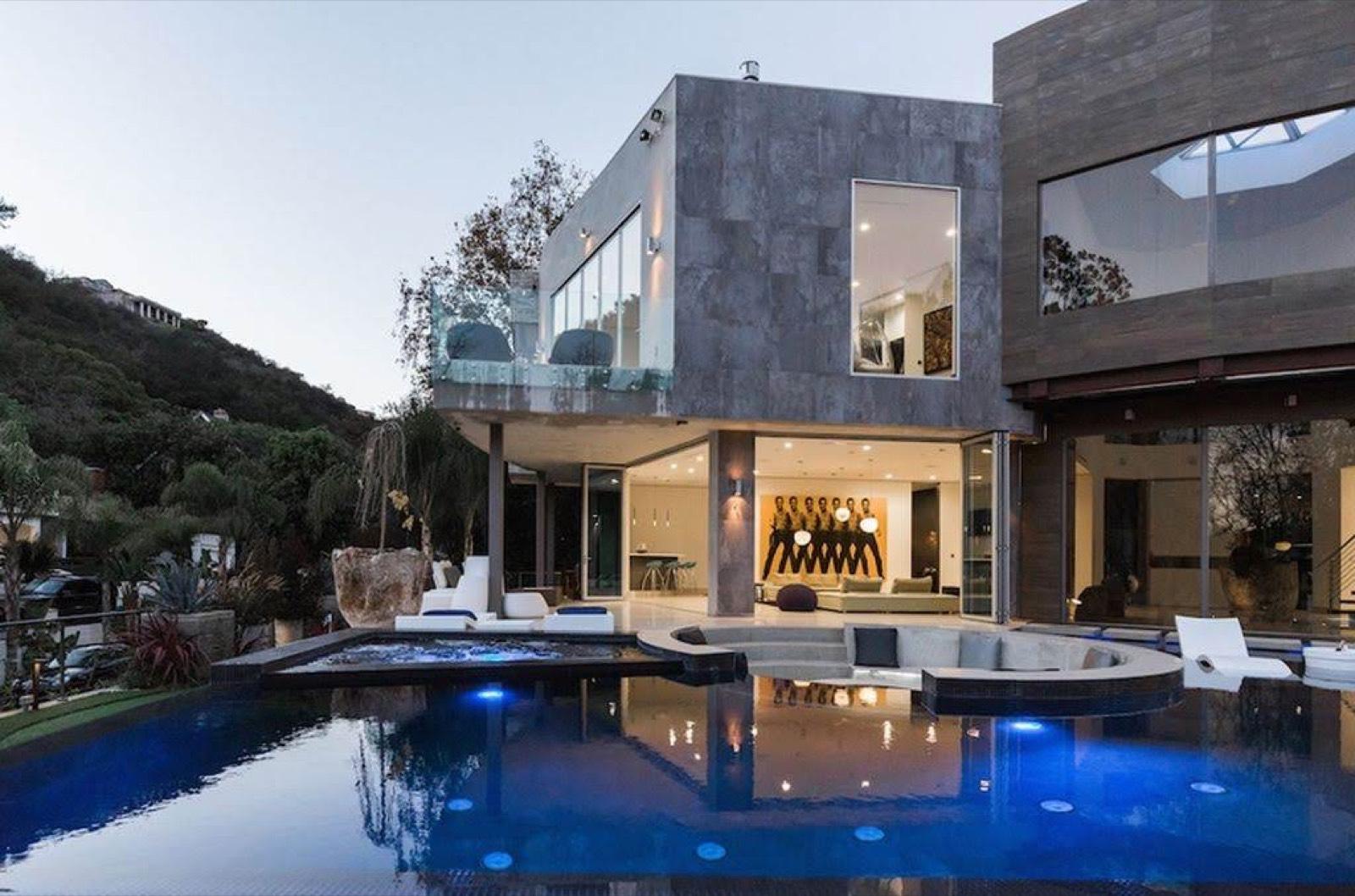 P's Mountain Modern House — photo 1