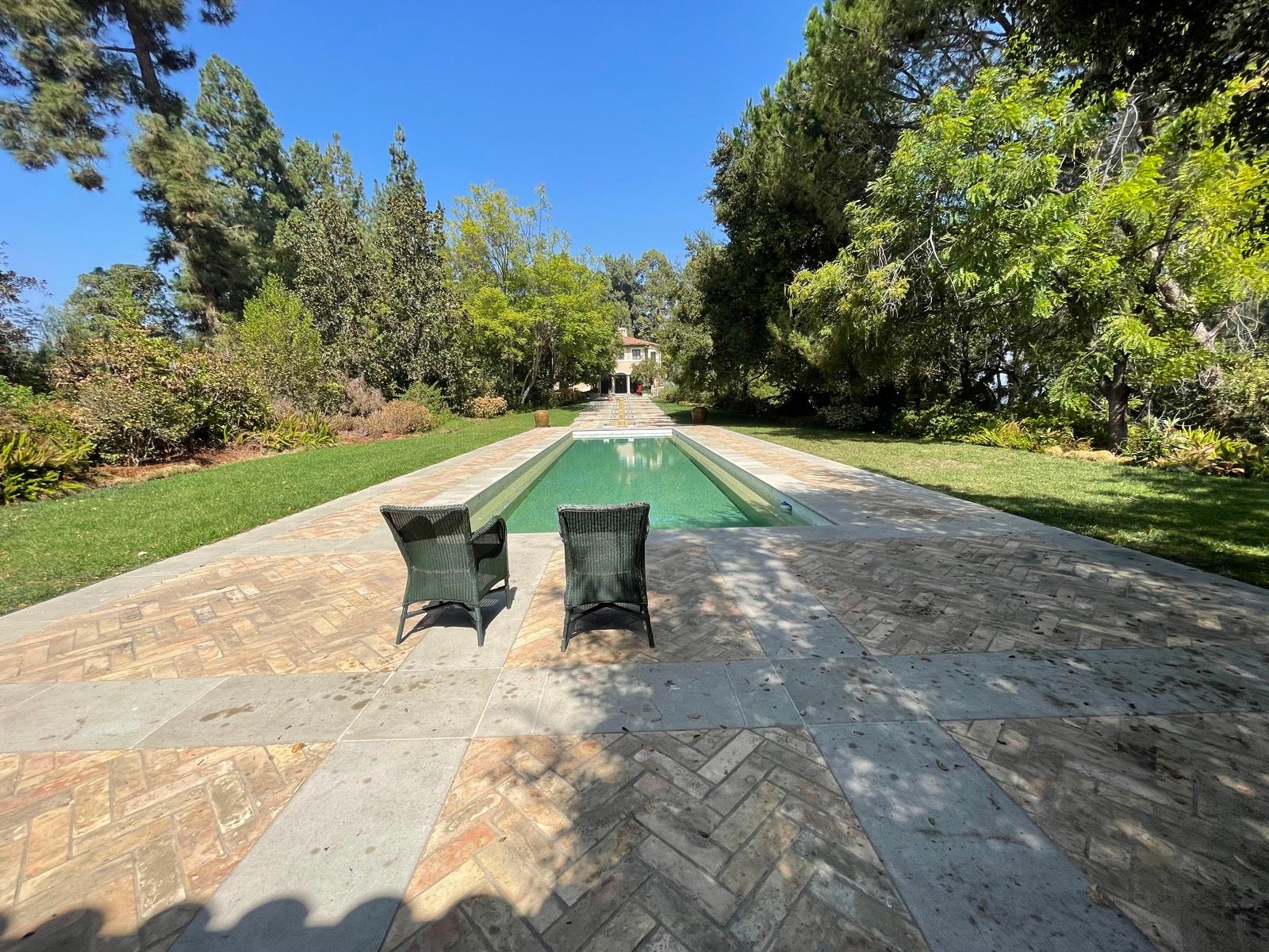 Palatial Vintage Mansion — photo 3
