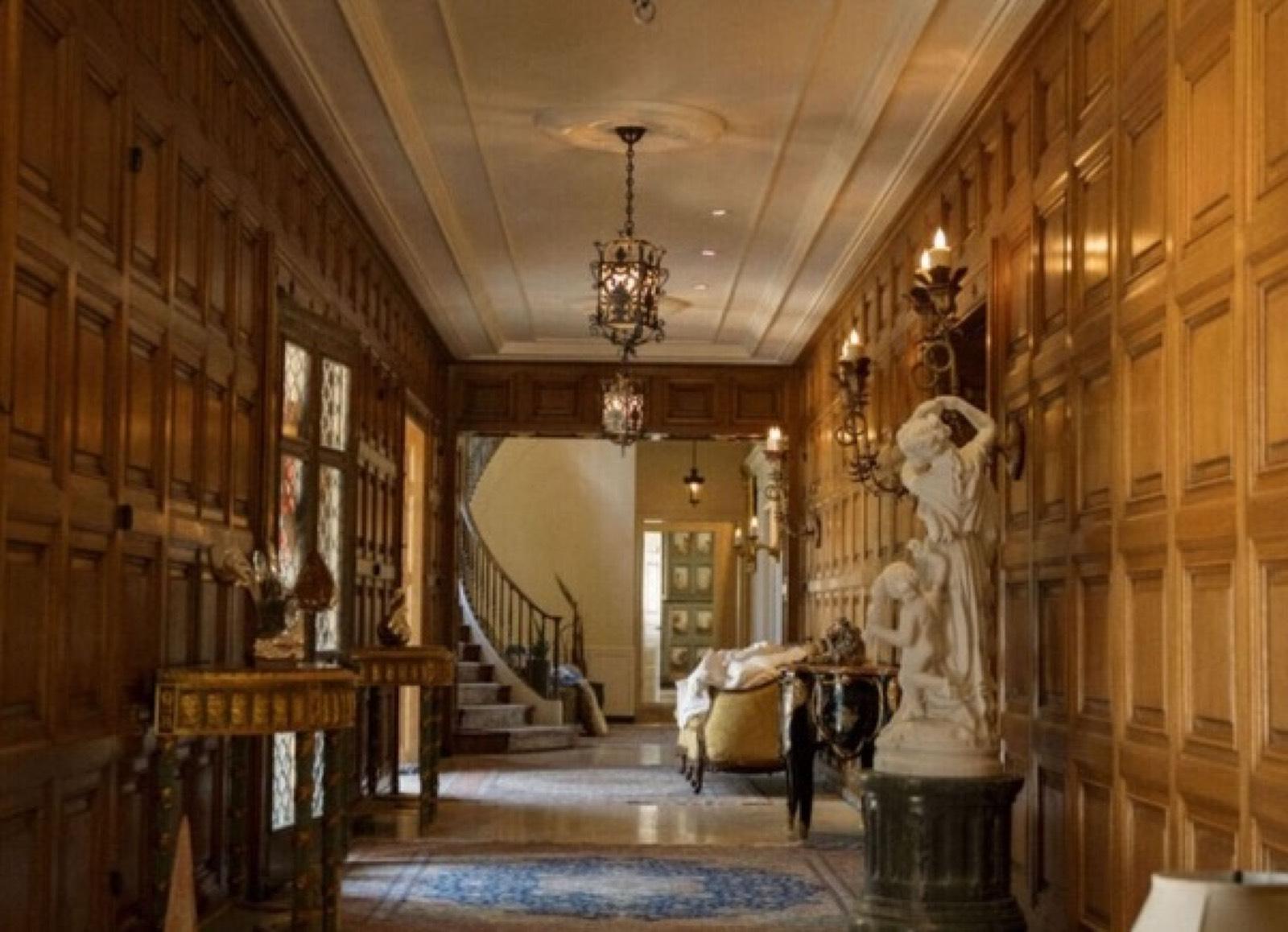 Palatial Vintage Mansion — photo 11