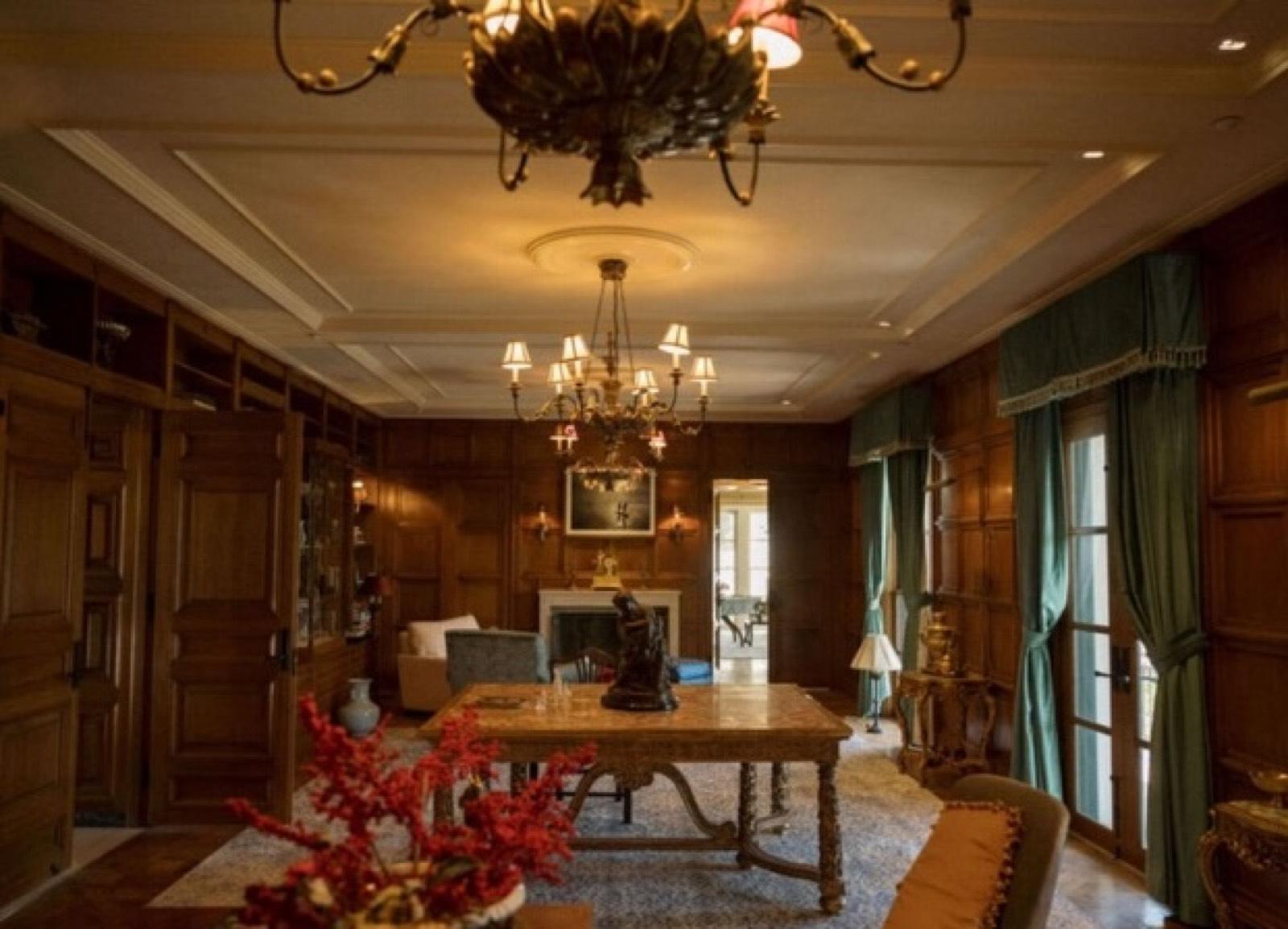 Palatial Vintage Mansion — photo 12