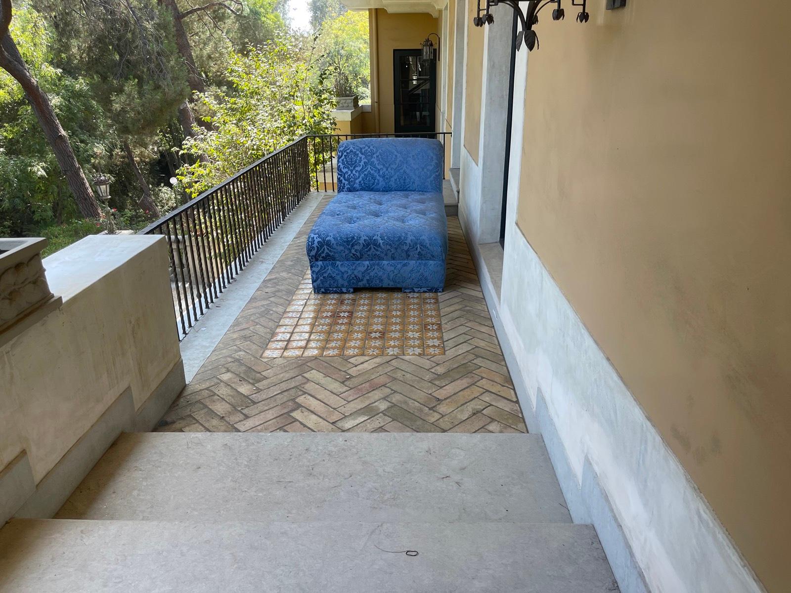 Palatial Vintage Mansion — photo 6