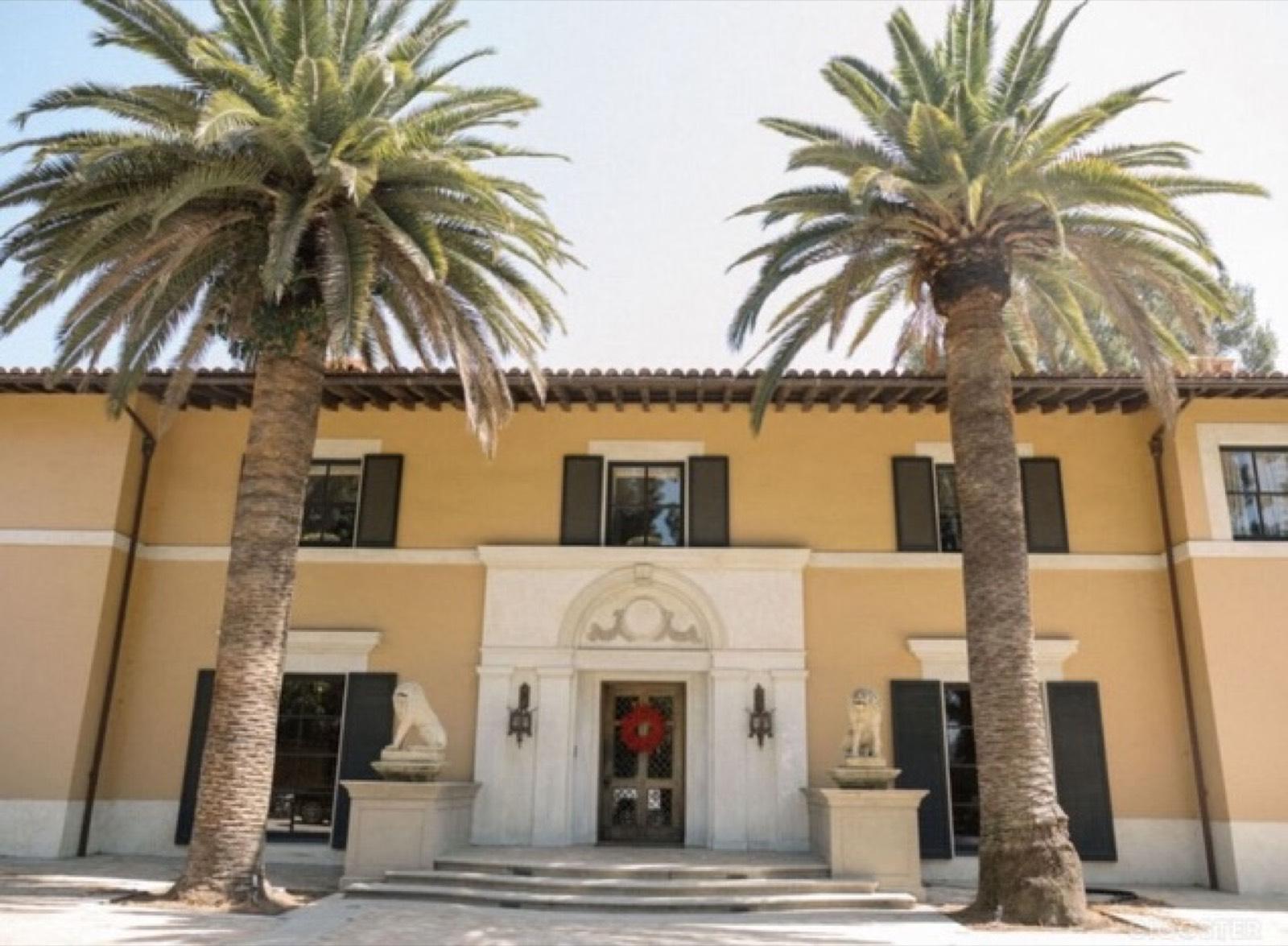 Palatial Vintage Mansion — photo 1