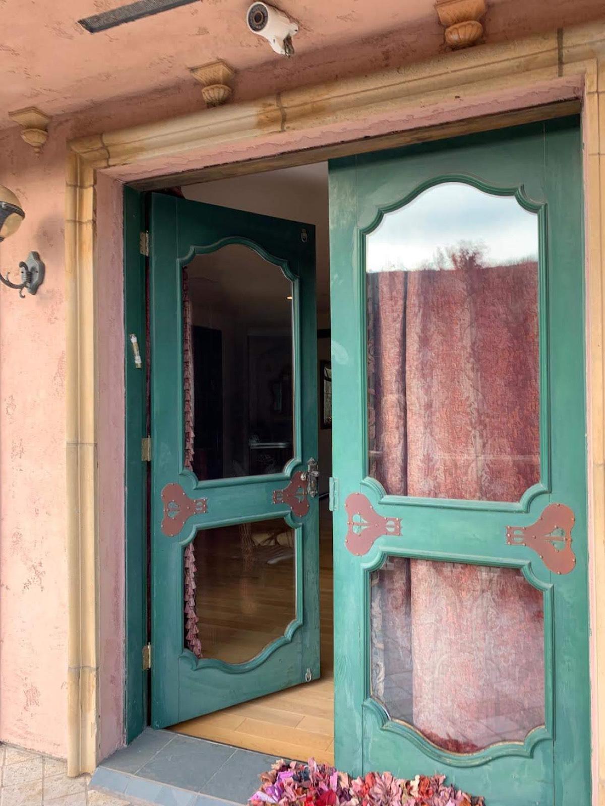 Pams Malibu Italian Mansion — photo 10