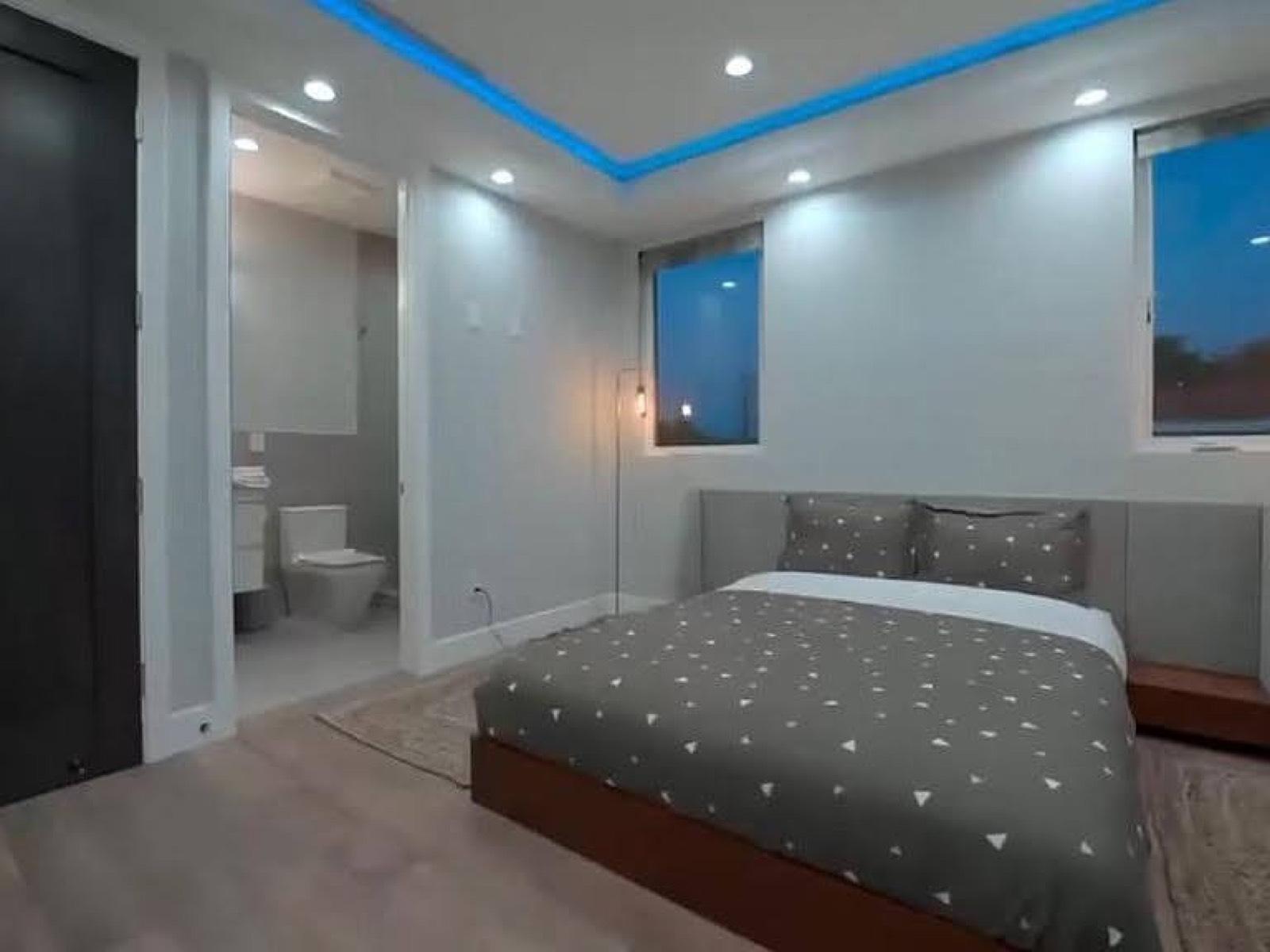 Patrick Oaks Modern Mini Mansion — photo 12