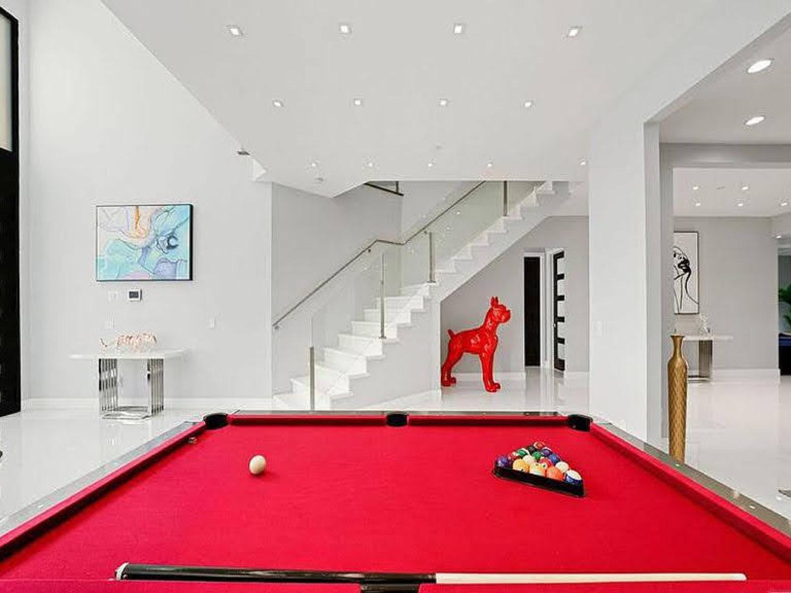 Patrick Oaks Modern Mini Mansion — photo 4