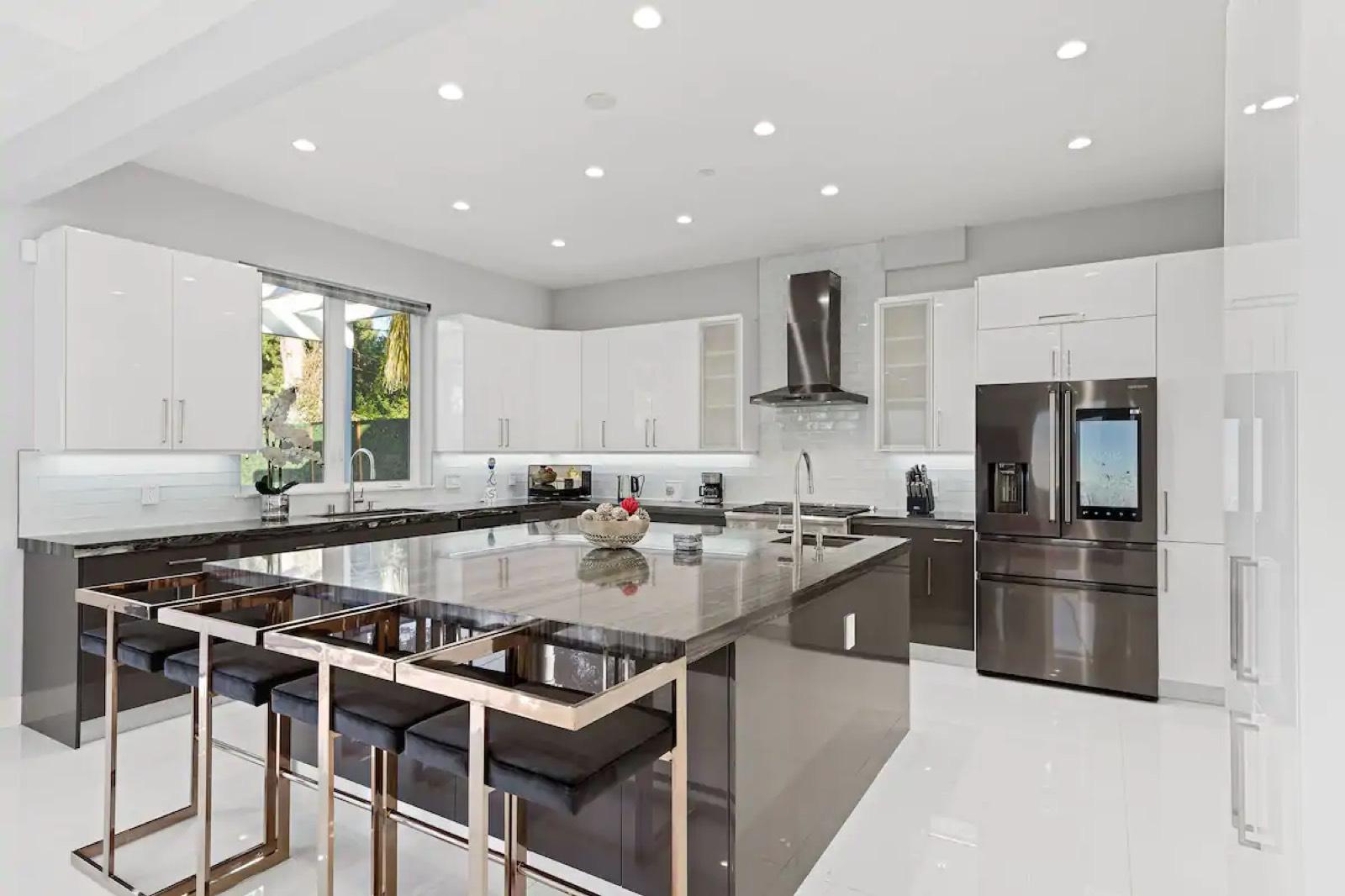 Patrick Oaks Modern Mini Mansion — photo 5