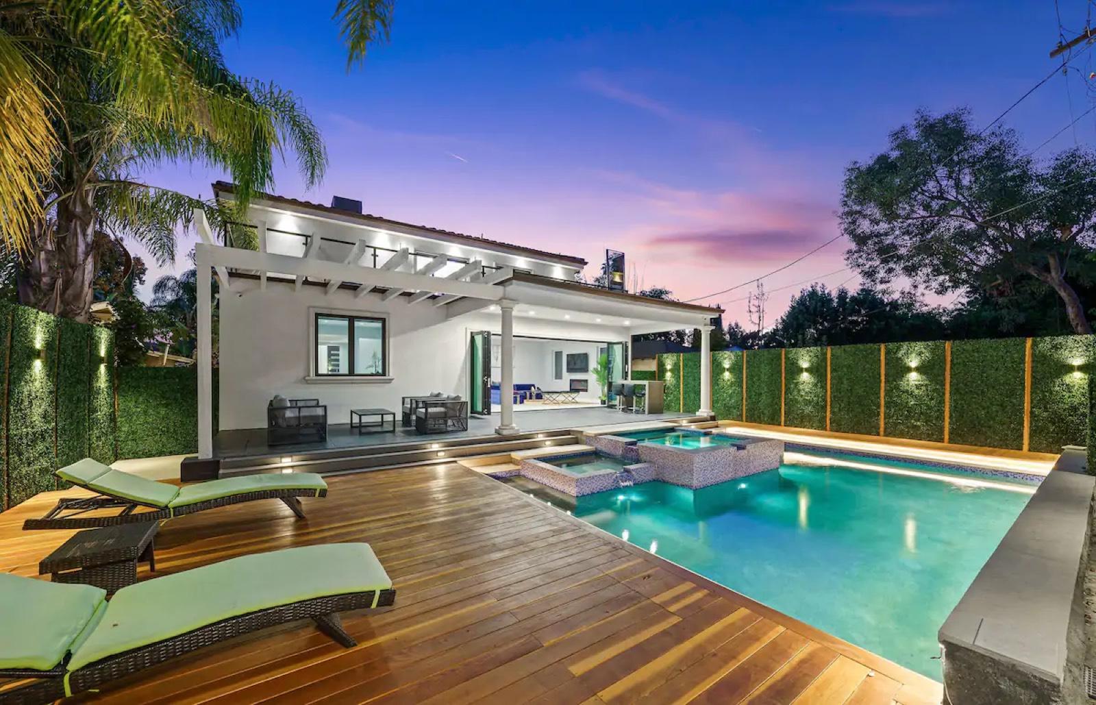 Patrick Oaks Modern Mini Mansion — photo 7