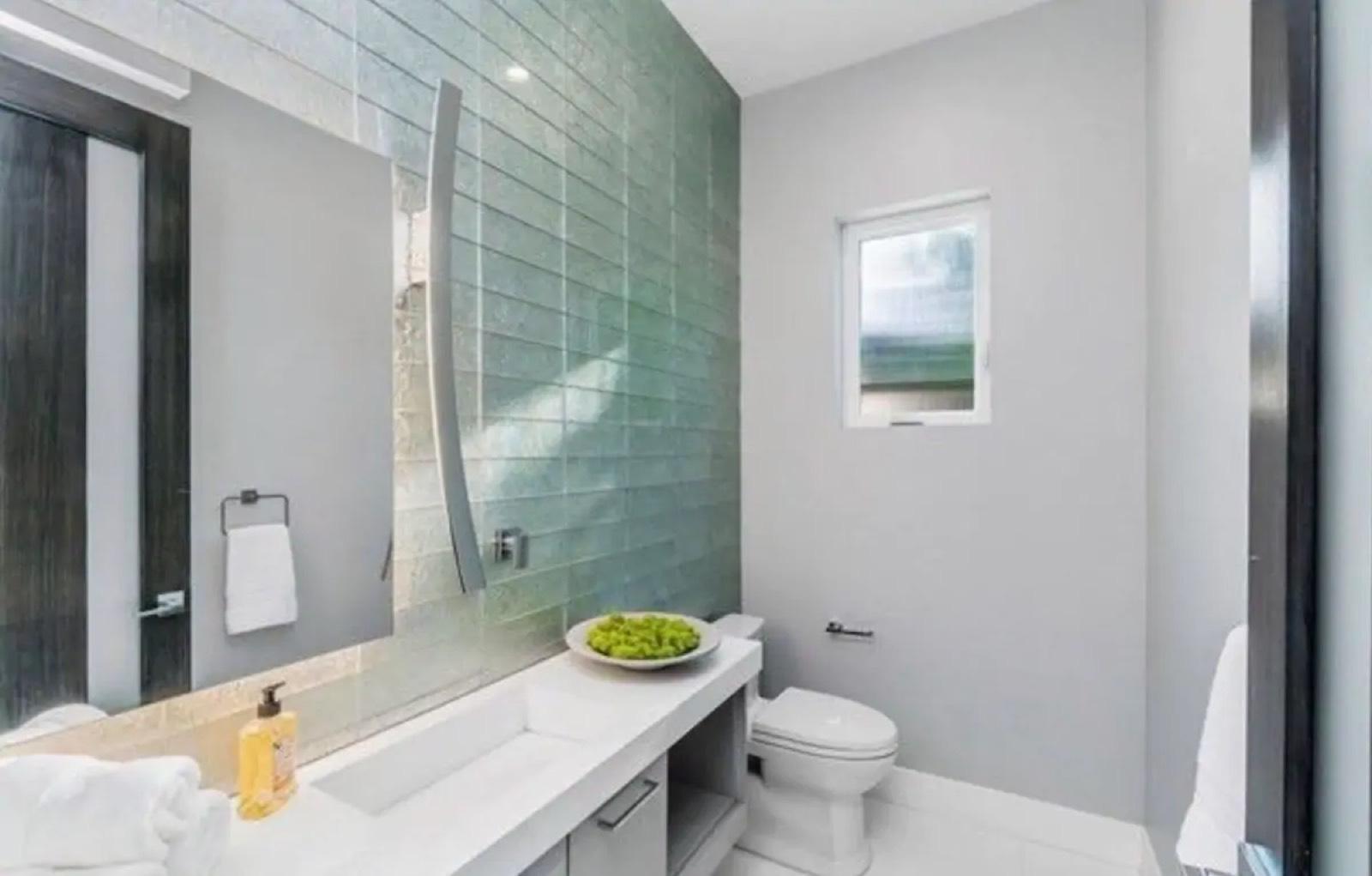 Patrick Oaks Modern Mini Mansion — photo 9